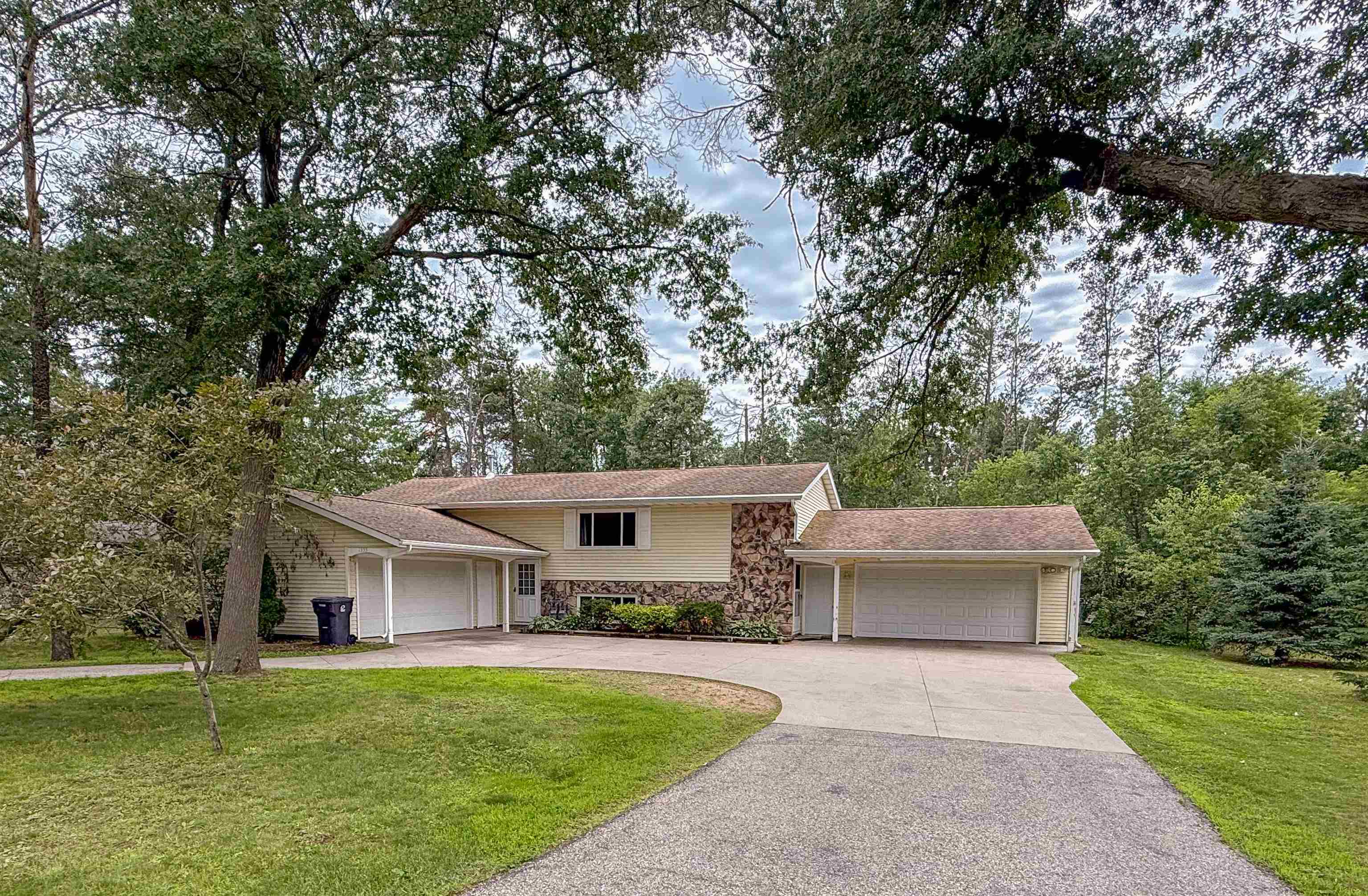 1331-1333 Fox Lane Property Photo