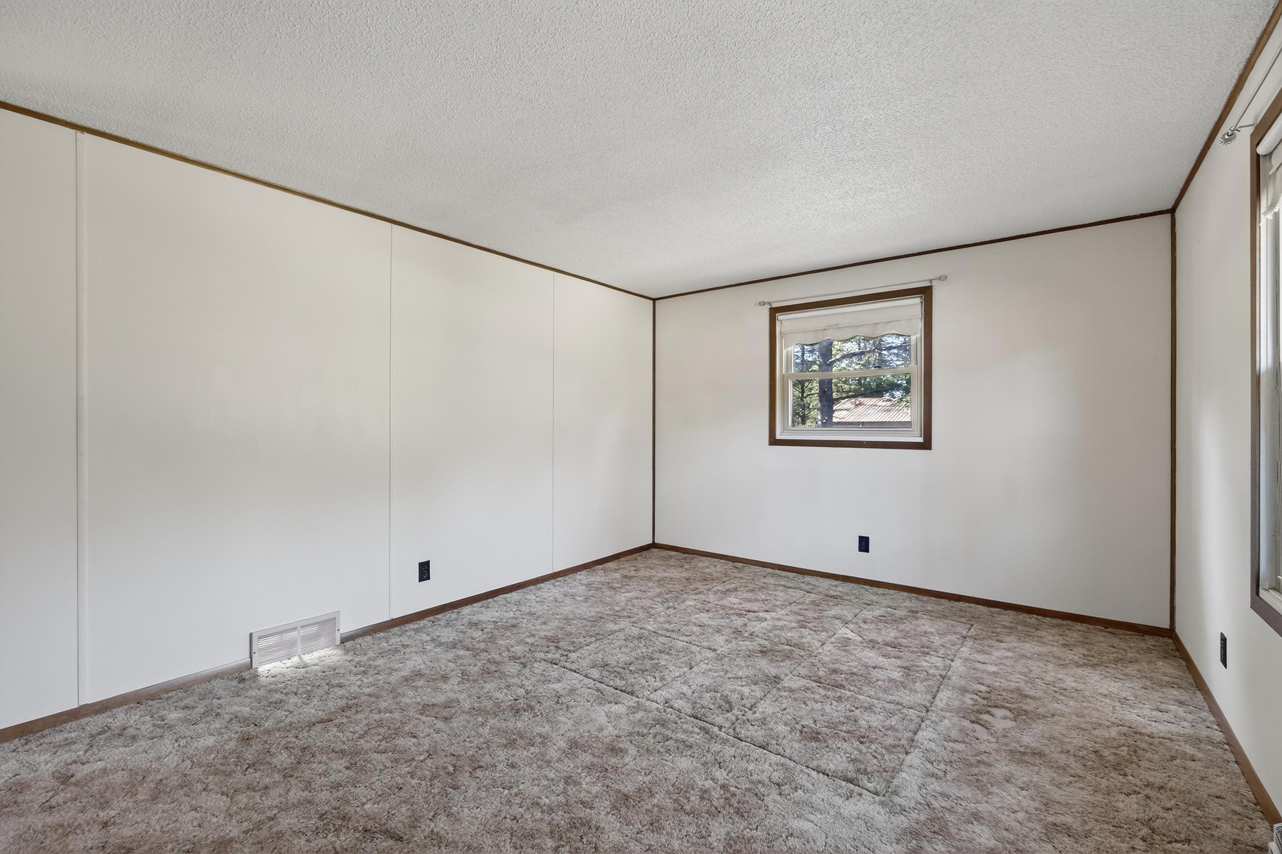 4555 Lynn Hill Road Property Photo 22