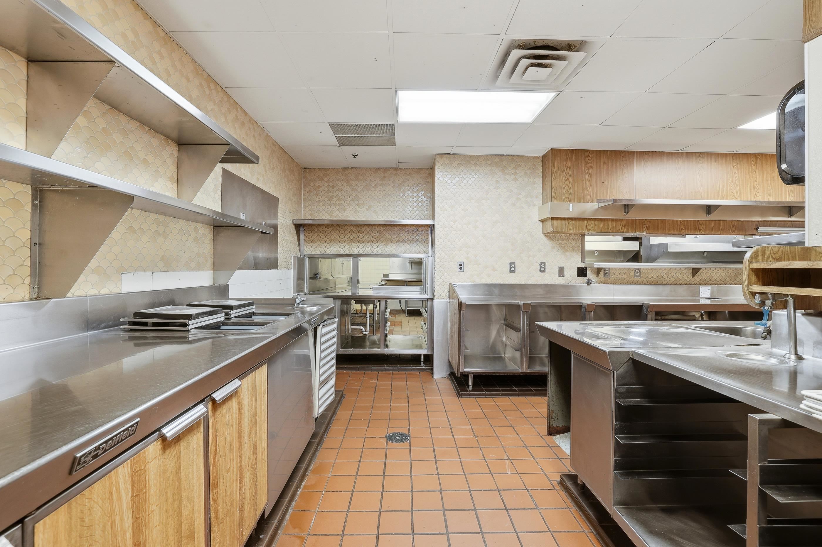 143 N Division Street Property Photo 44