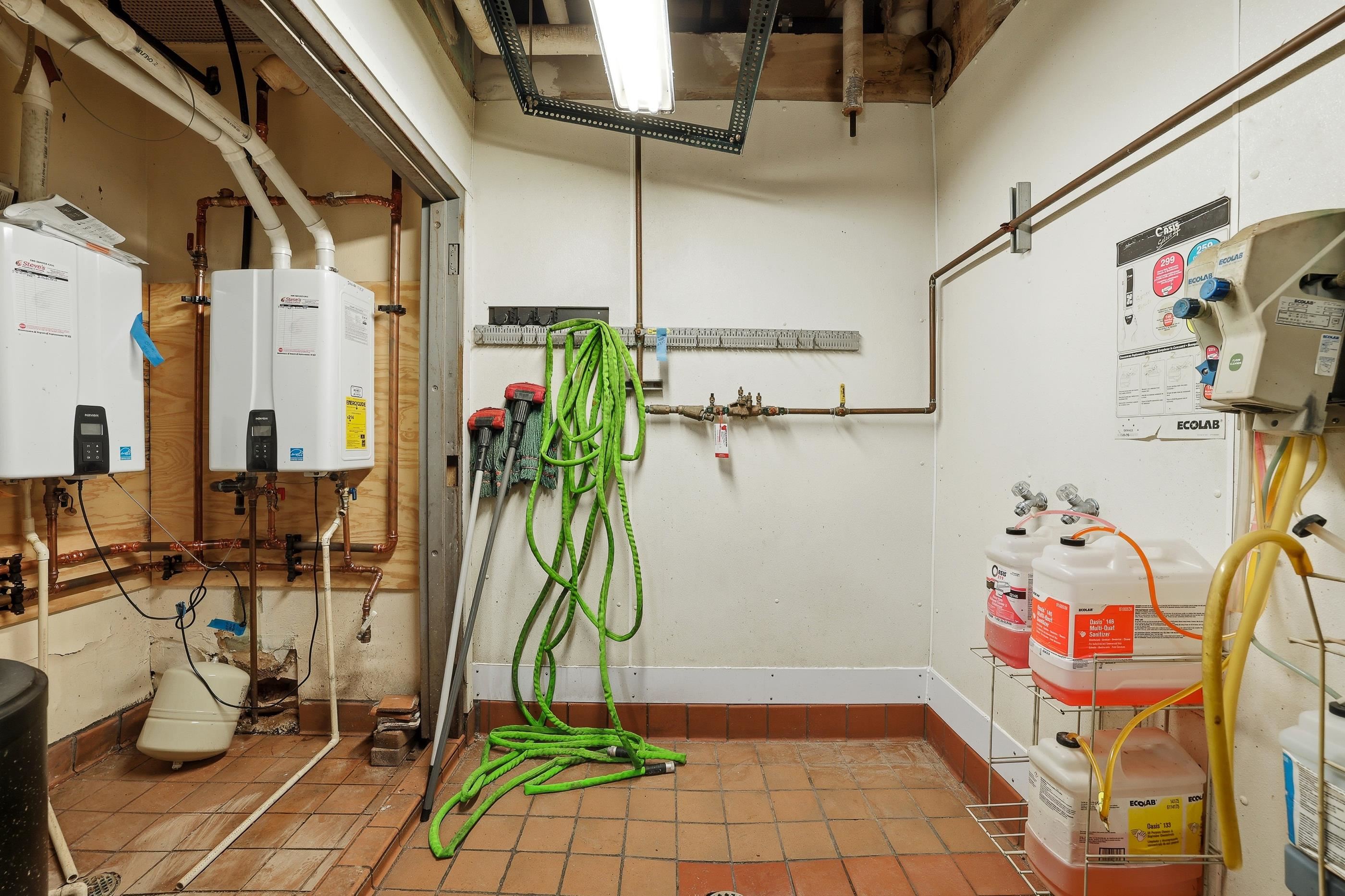 143 N Division Street Property Photo 59