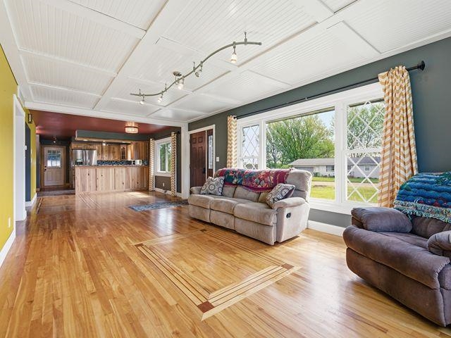 216 Ayers Street Property Photo 8