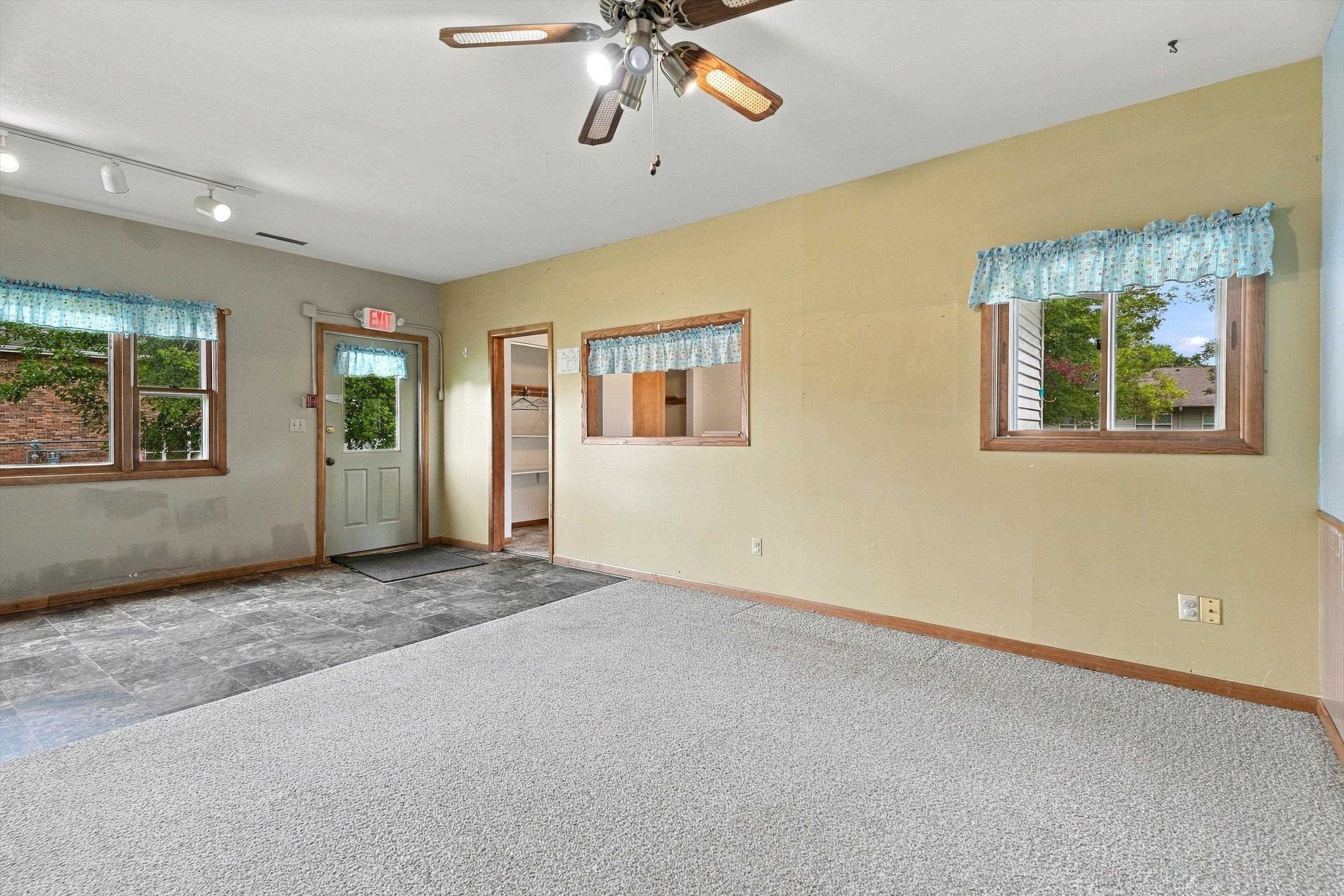 1017 W Laurel Street Property Photo 11