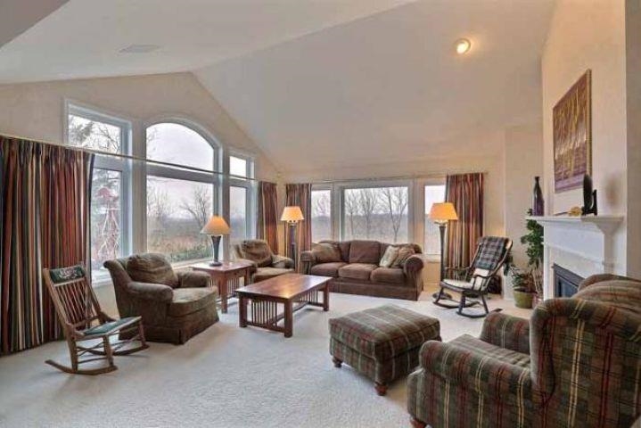 1012 Easthill Place Property Photo 4