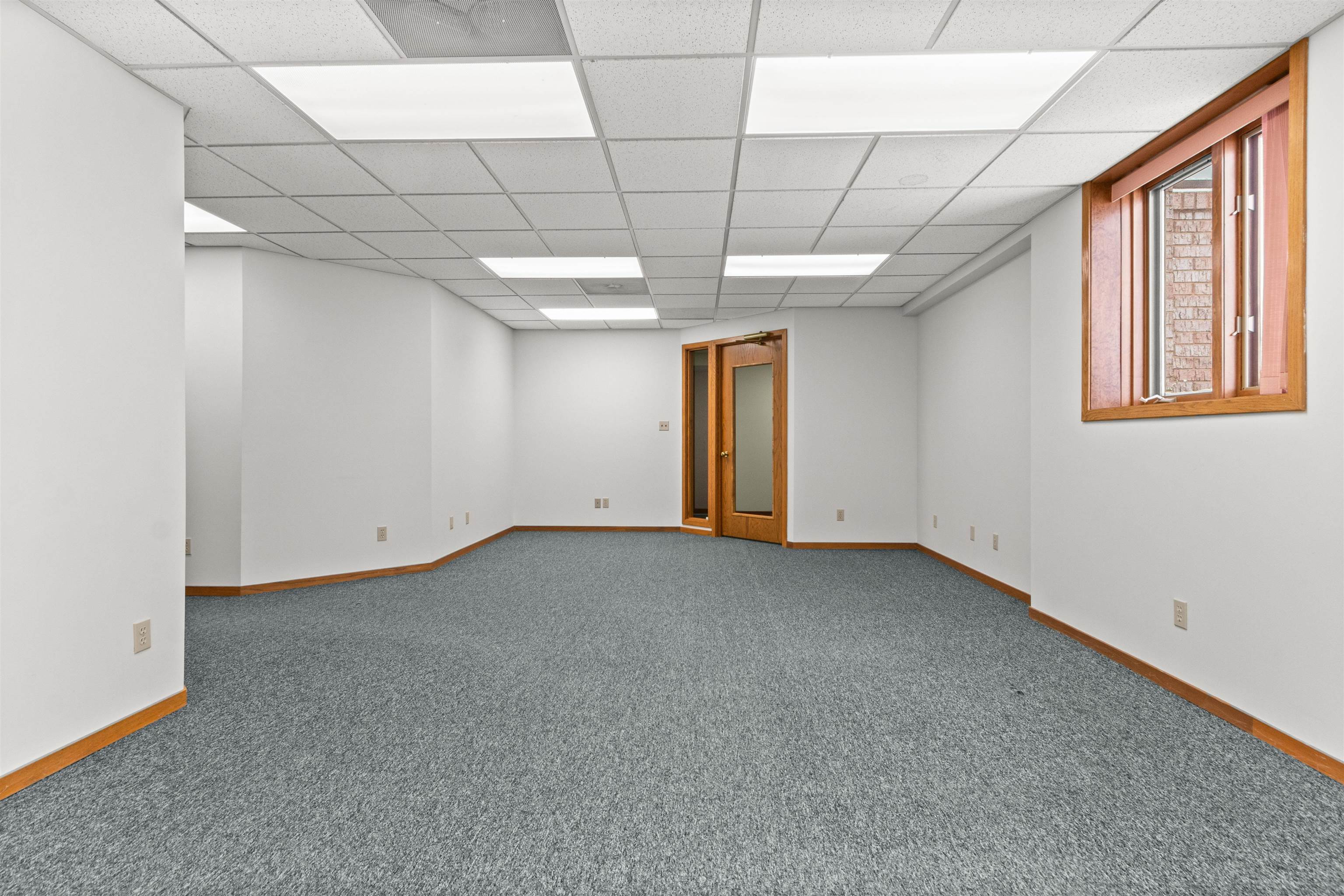 2925 Post Road Property Photo 12