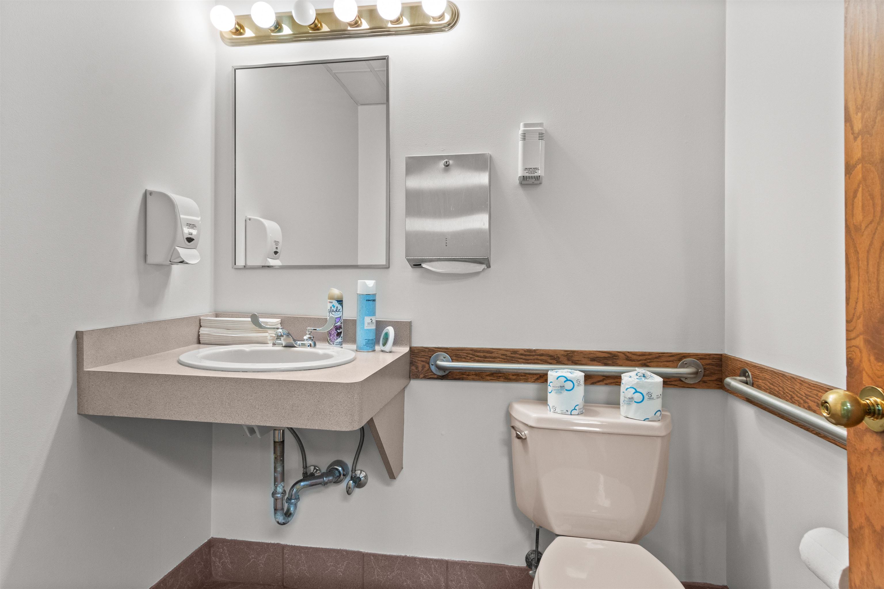 2925 Post Road Property Photo 23