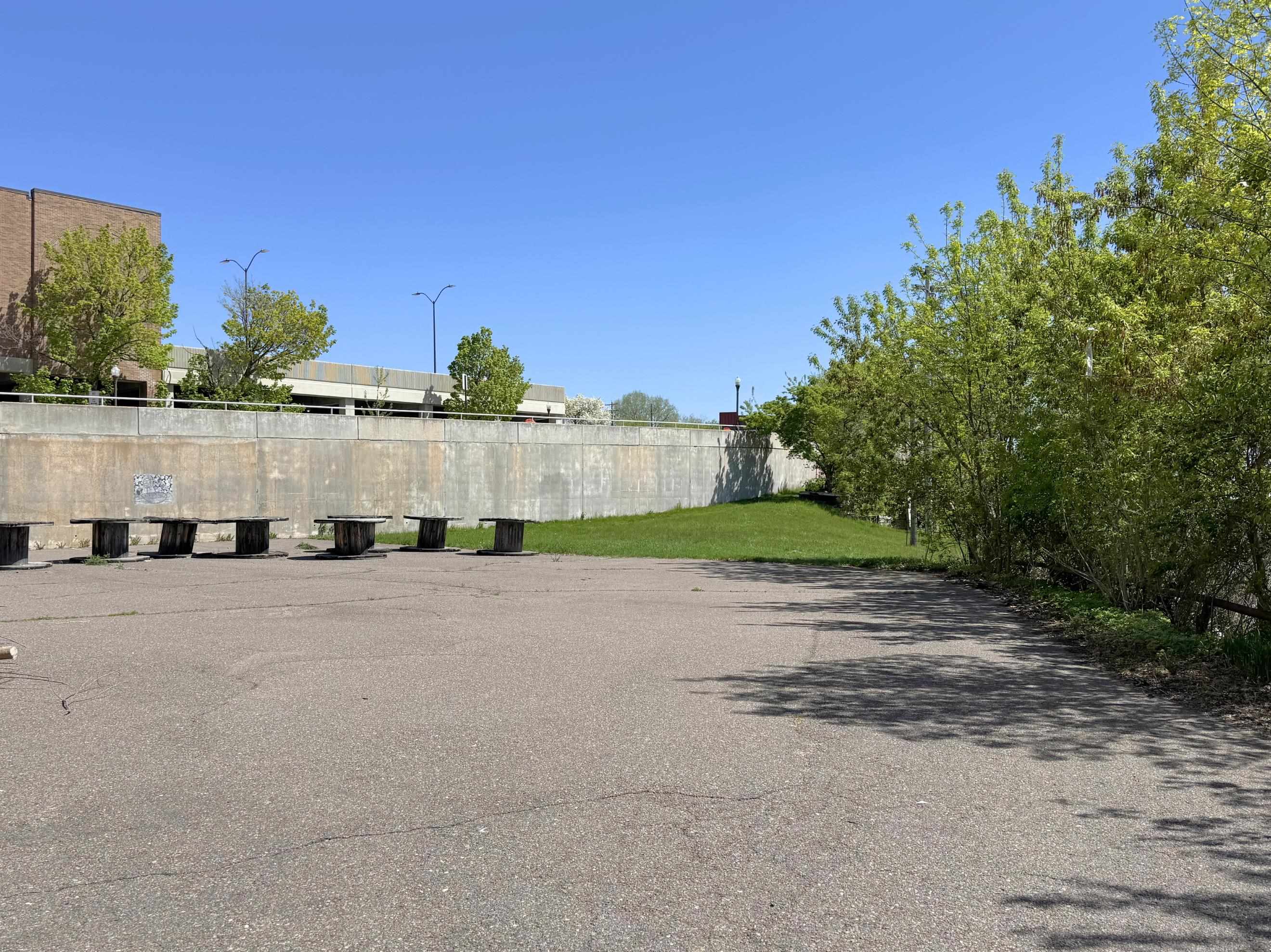 137 River Drive Property Photo 14