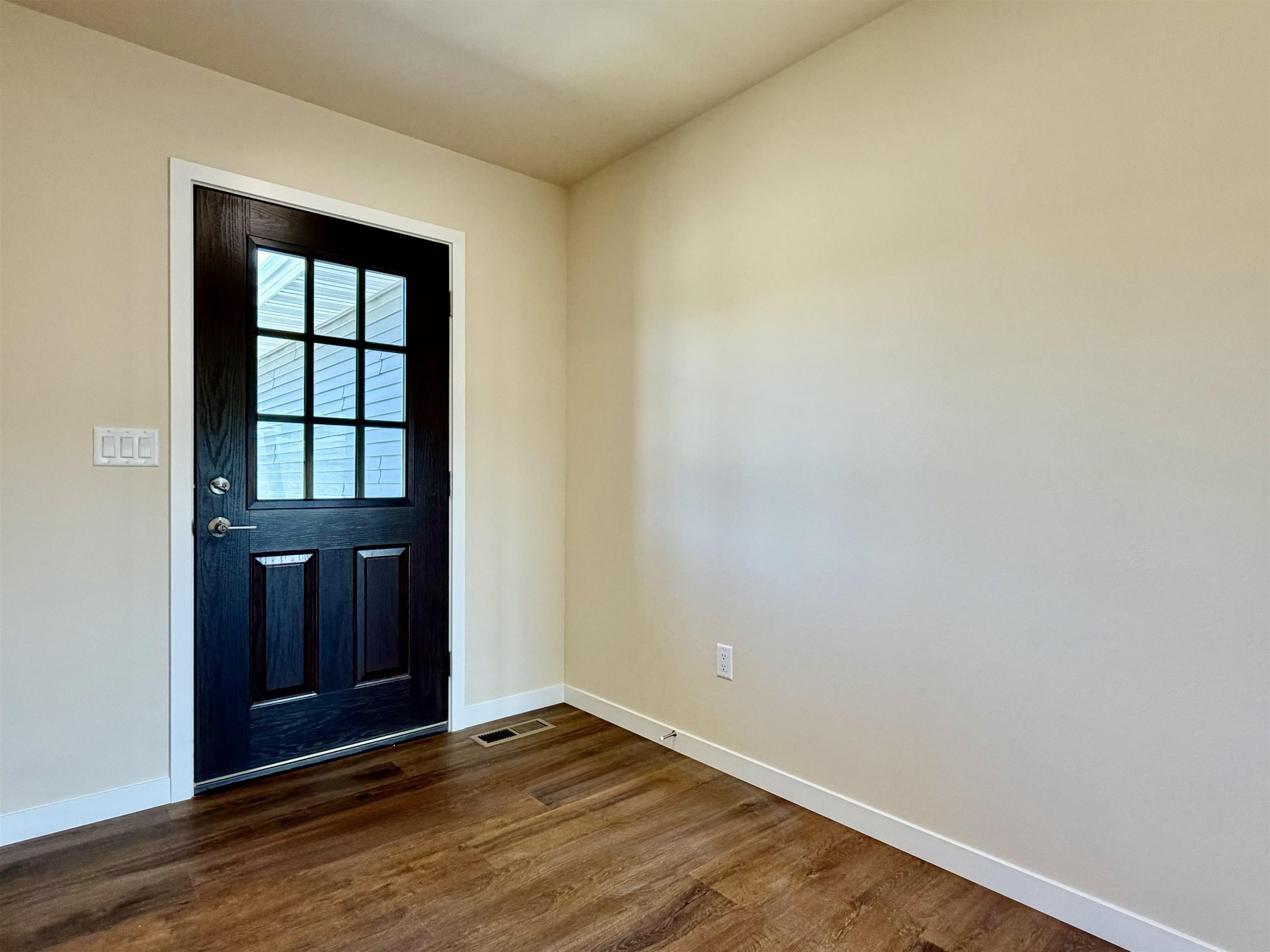 1353 Knapp Street Property Photo 3