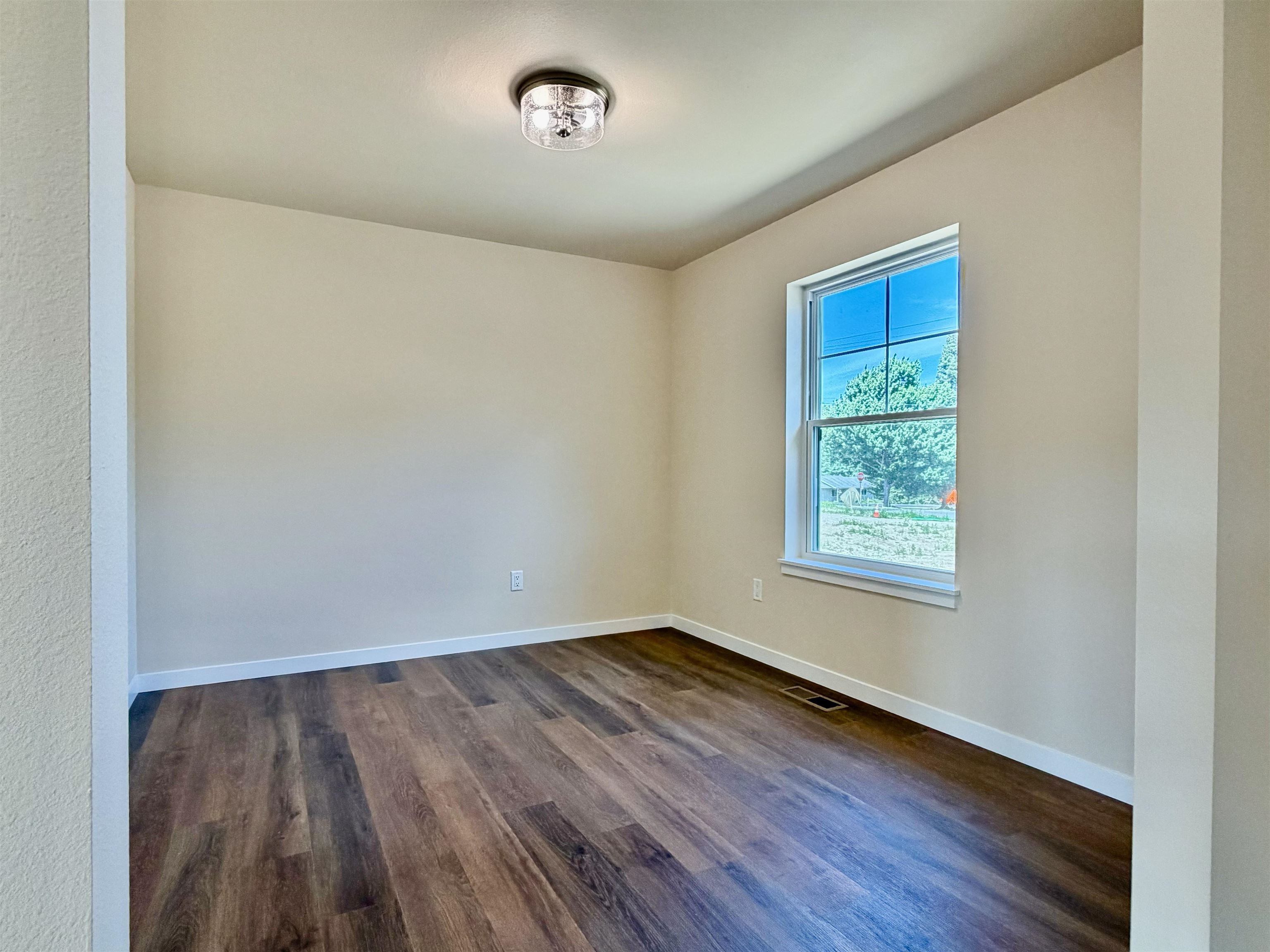 1353 Knapp Street Property Photo 5