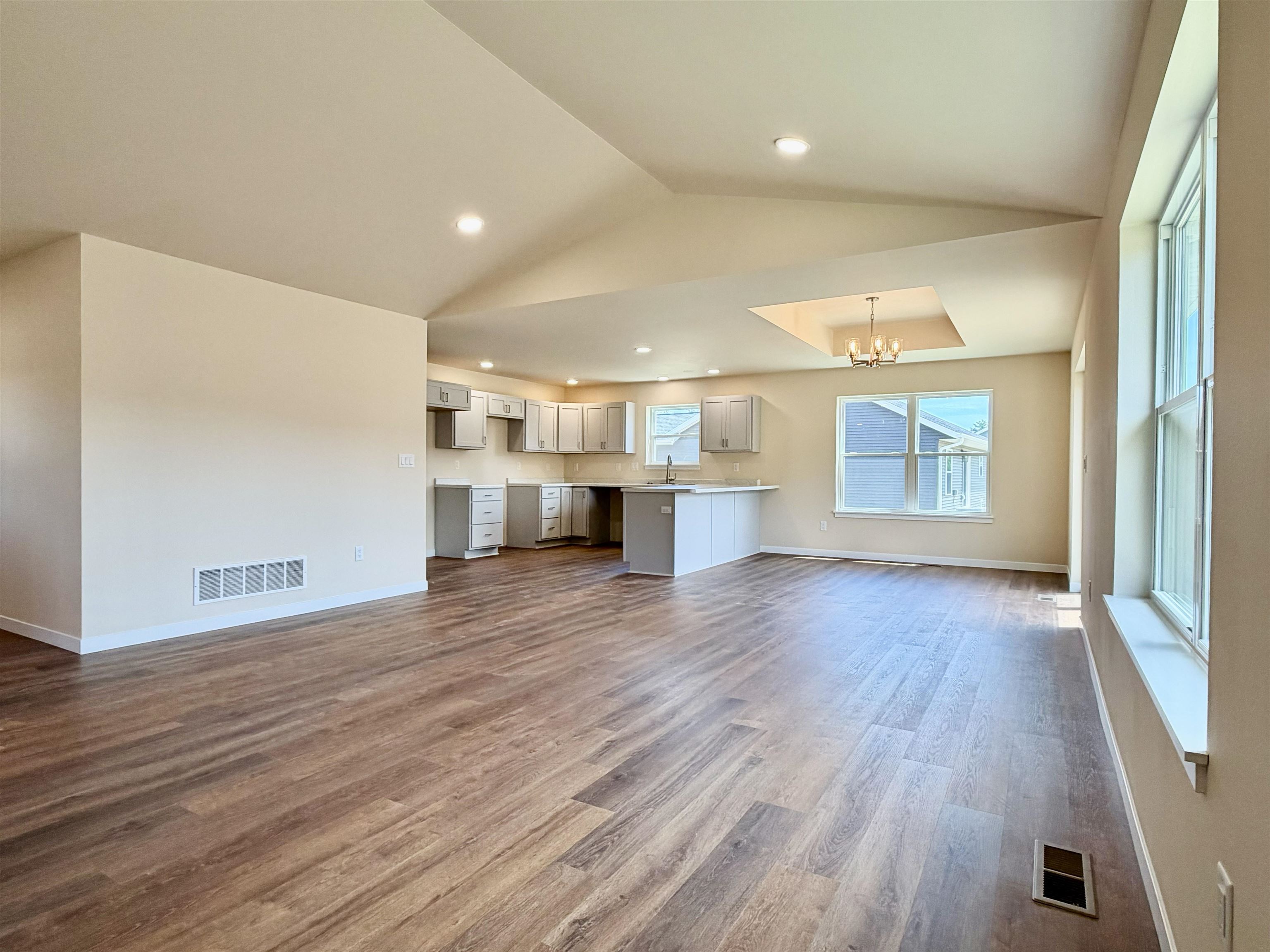 1353 Knapp Street Property Photo 9