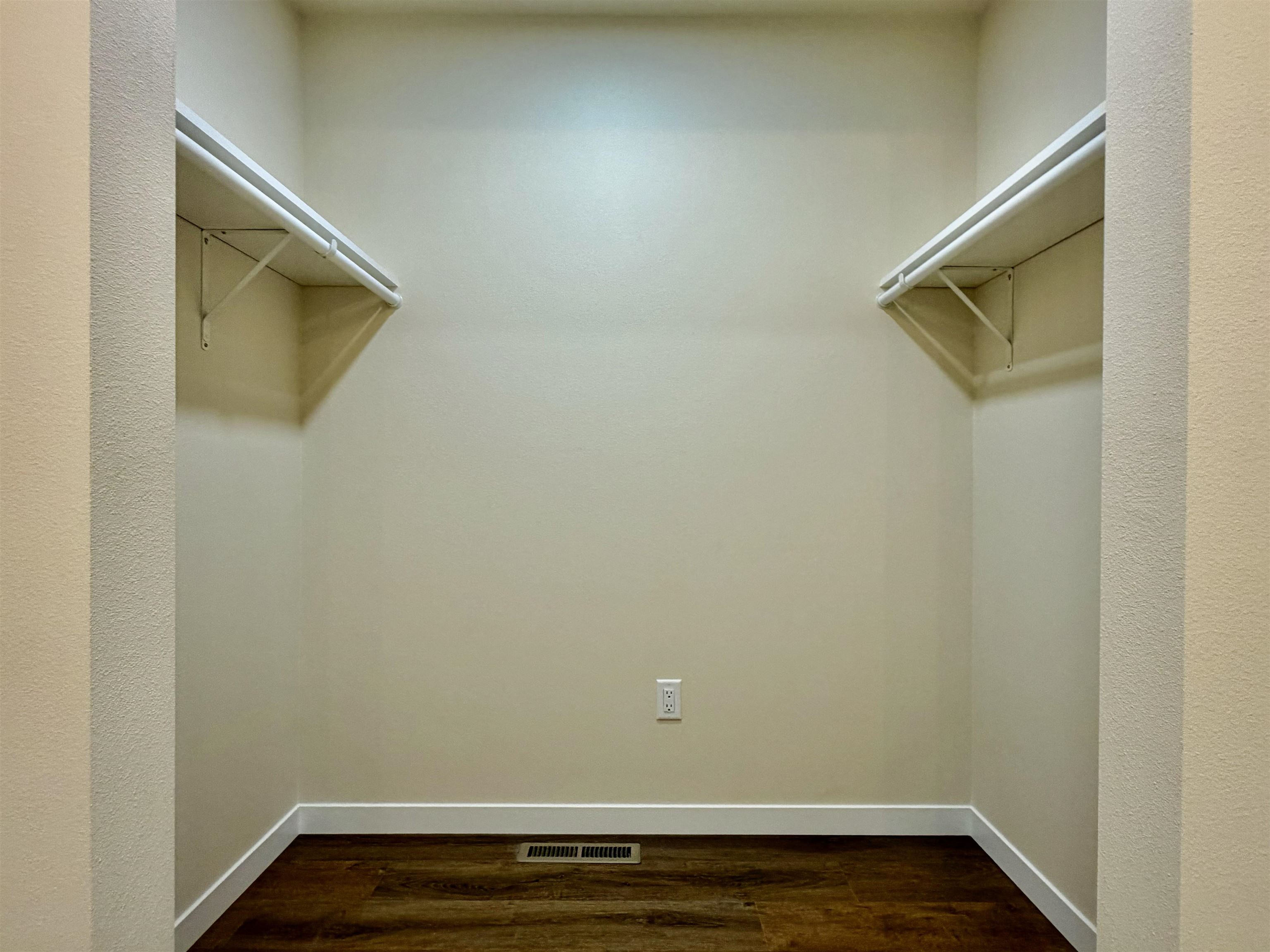 1353 Knapp Street Property Photo 24