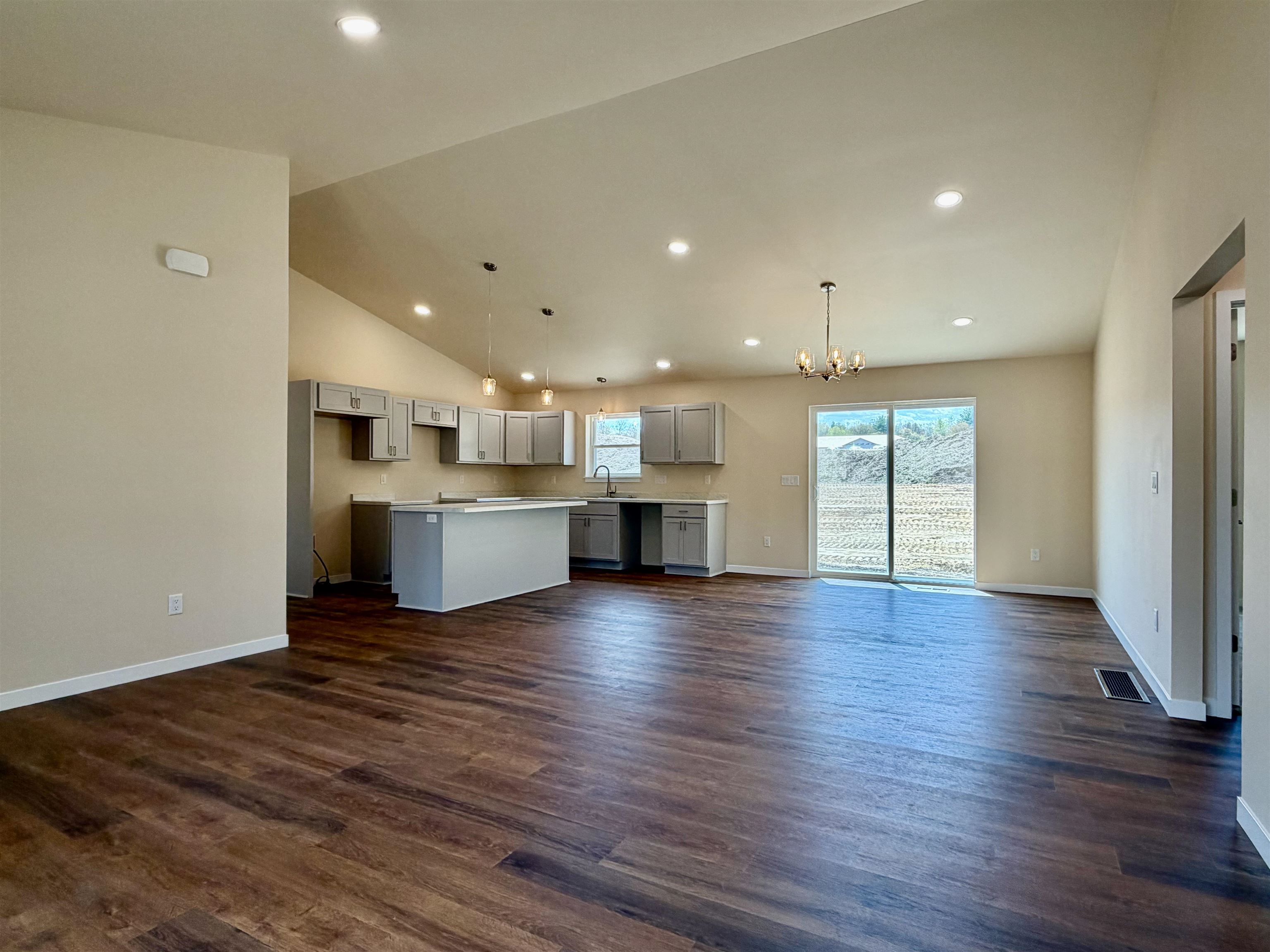 1359 Knapp Street Property Photo 3