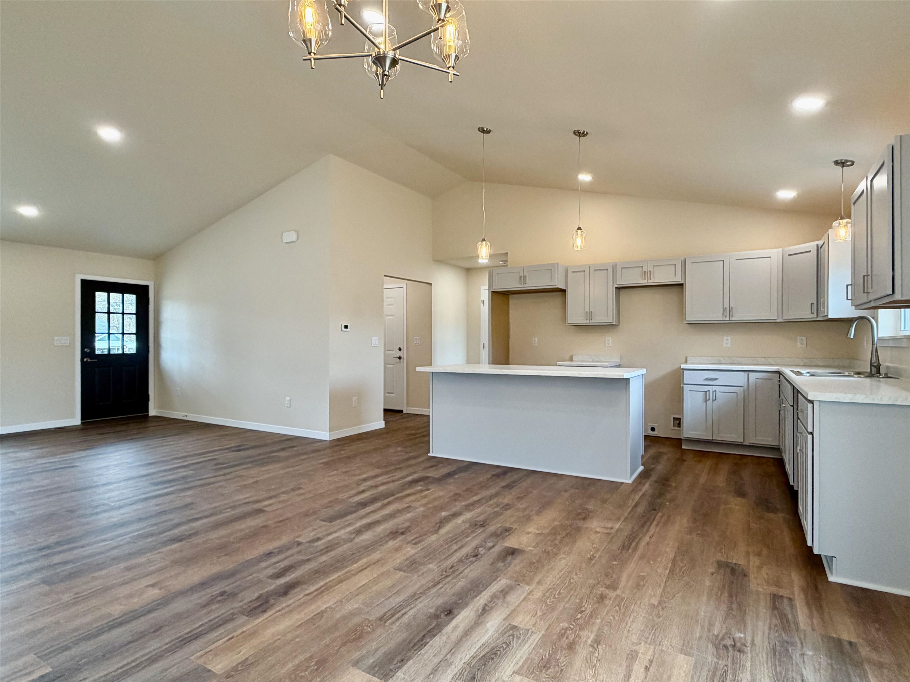 1359 Knapp Street Property Photo 4