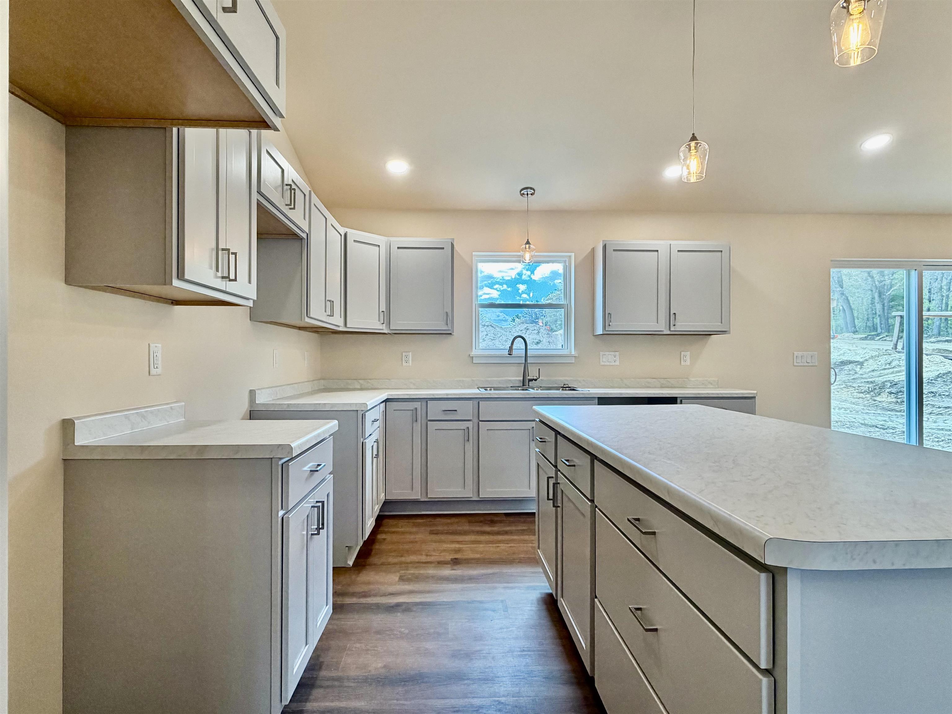 1359 Knapp Street Property Photo 10
