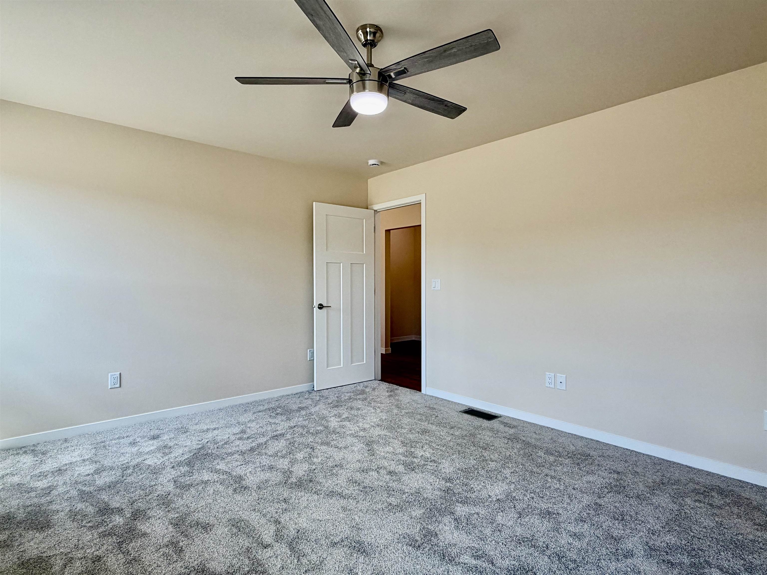 1359 Knapp Street Property Photo 15