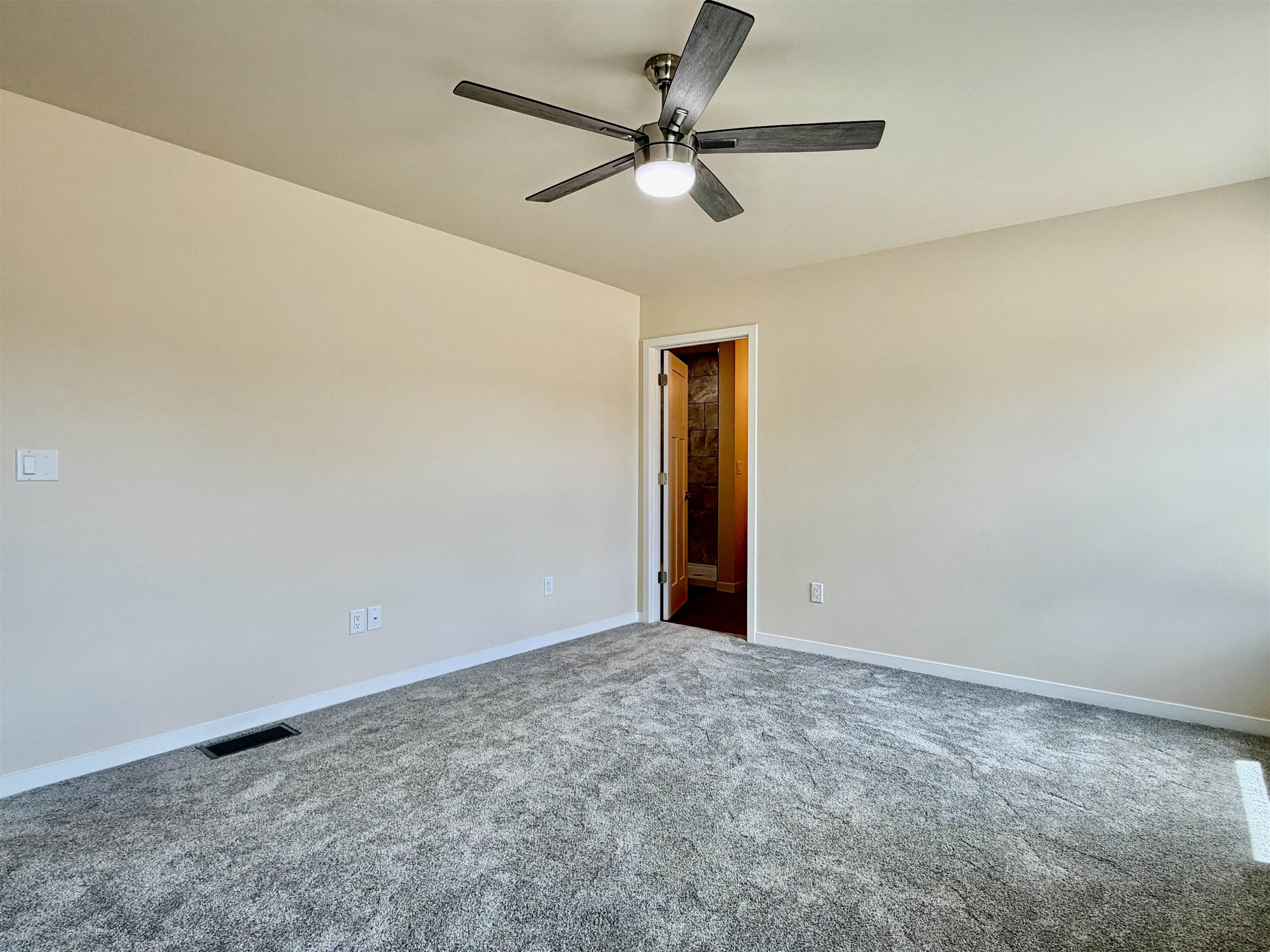 1359 Knapp Street Property Photo 16