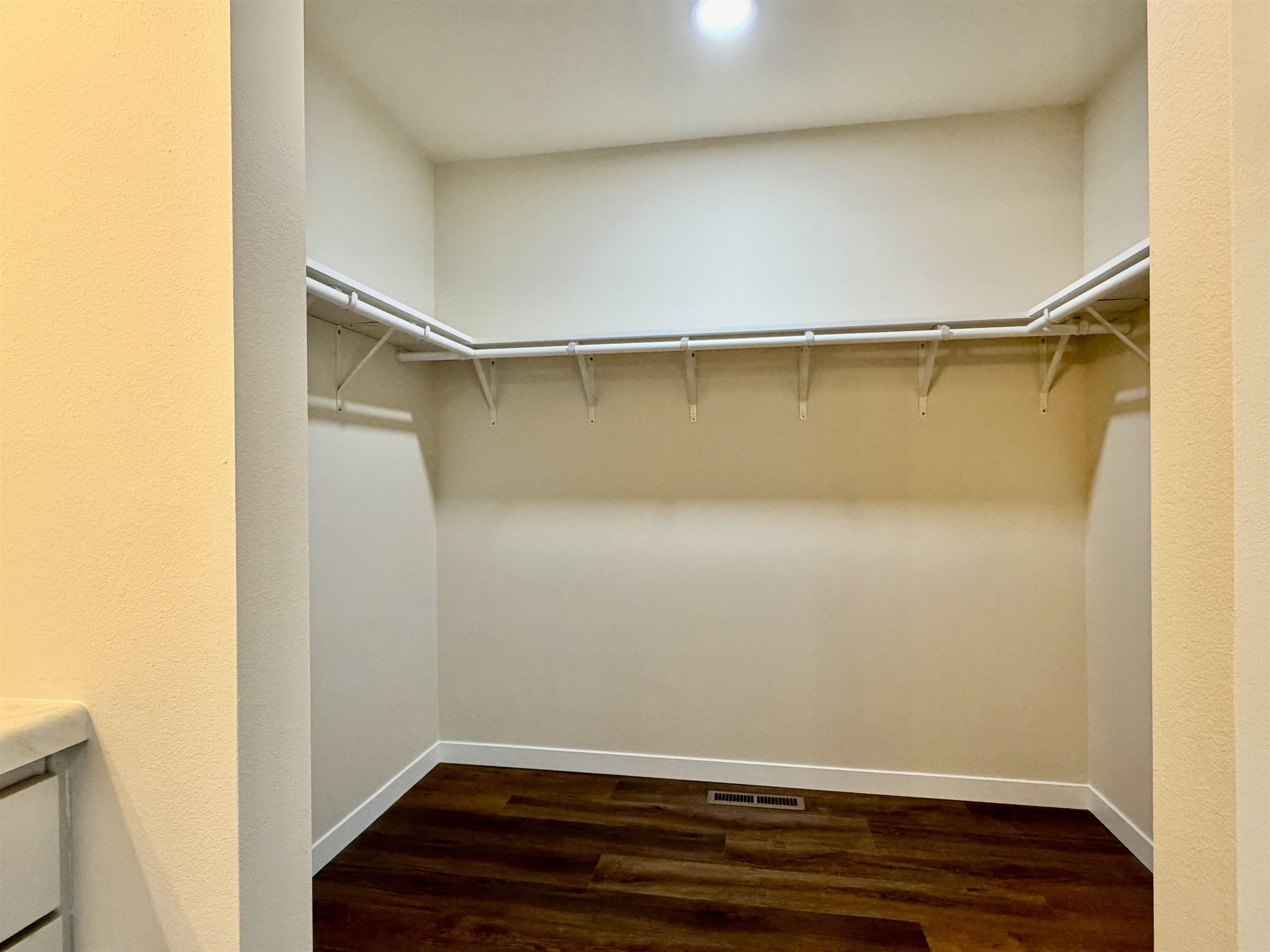 1359 Knapp Street Property Photo 22