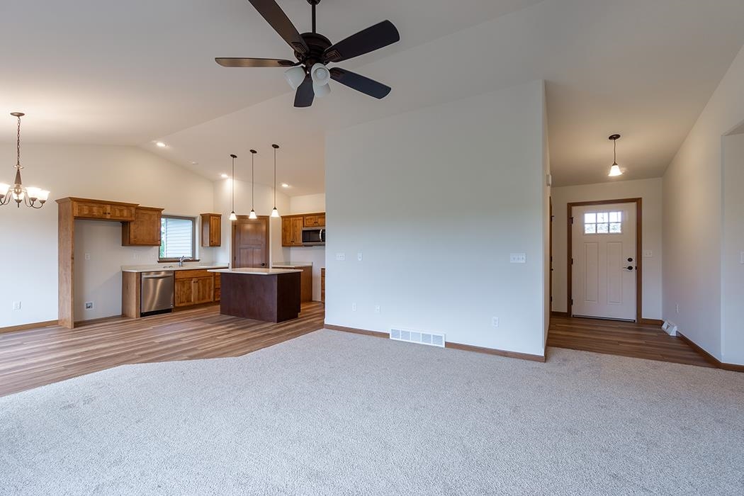 5589 Forest Creek Road Property Photo 9