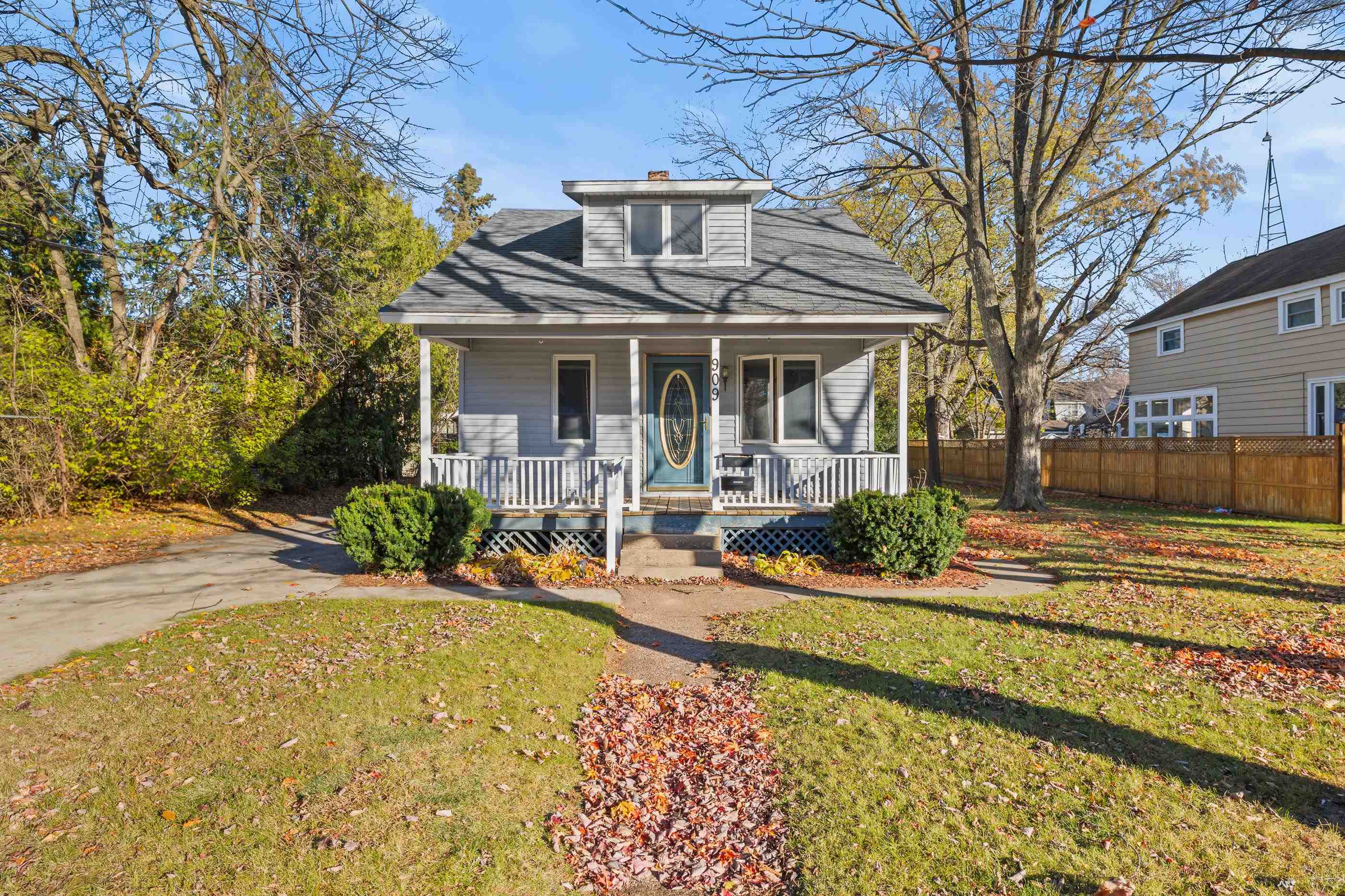 909 Illinois Avenue Property Photo 2
