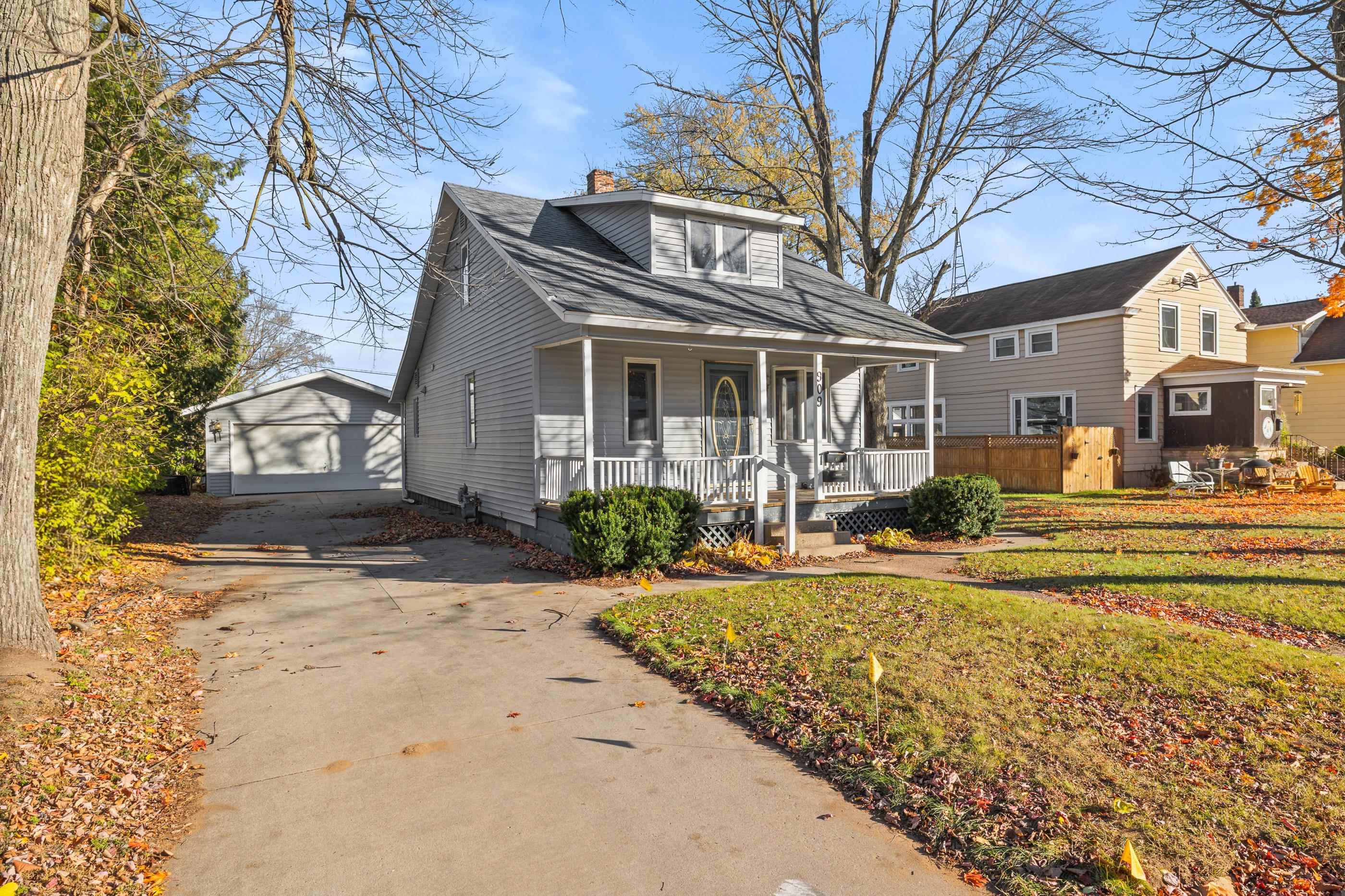 909 Illinois Avenue Property Photo 3