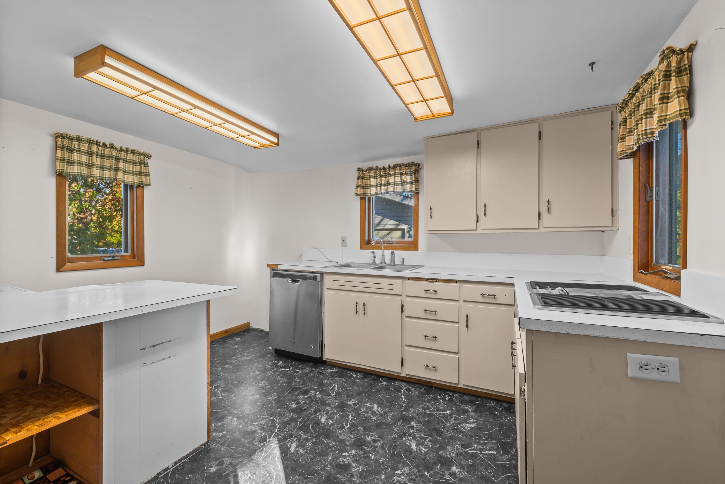 909 Illinois Avenue Property Photo 16