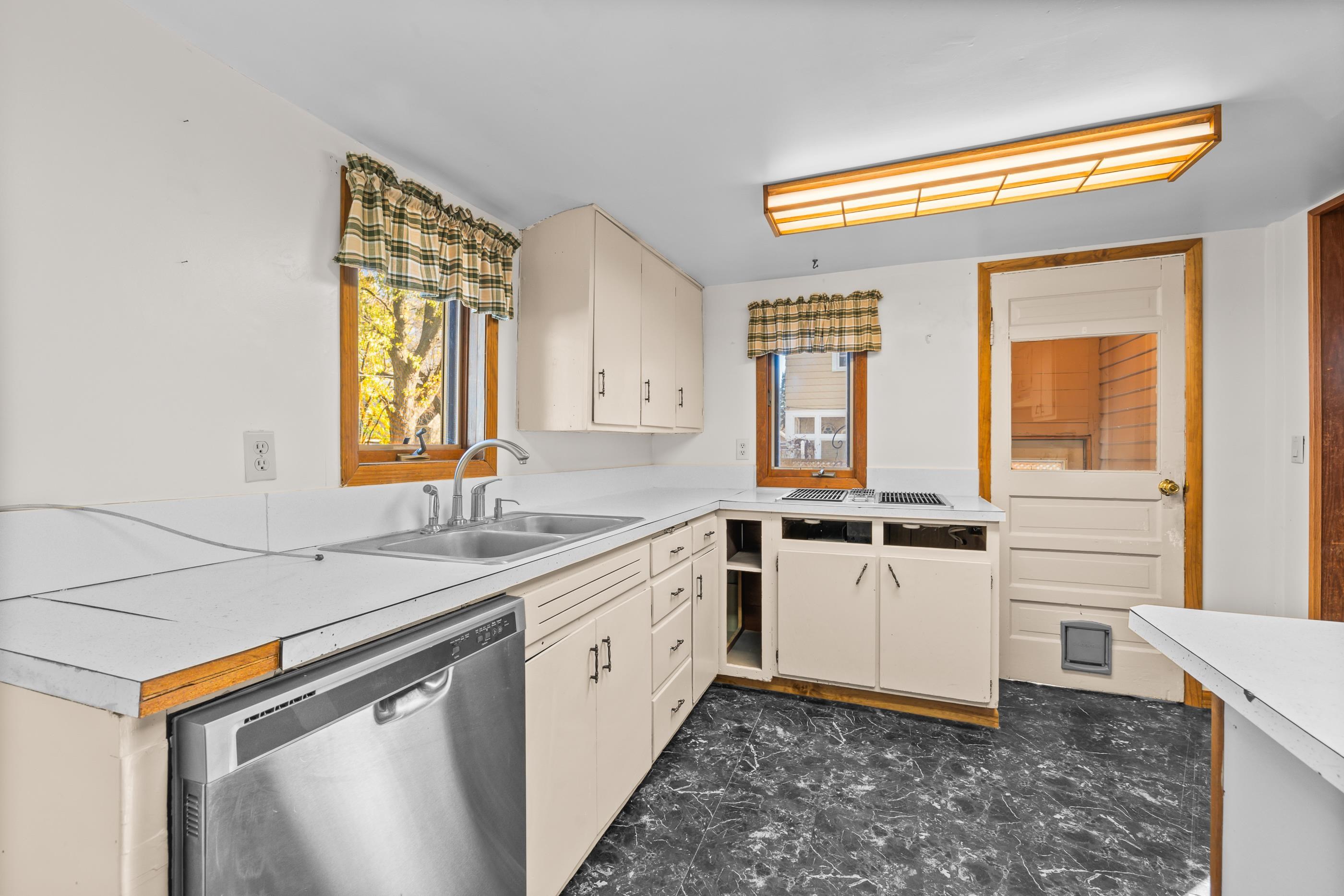 909 Illinois Avenue Property Photo 17
