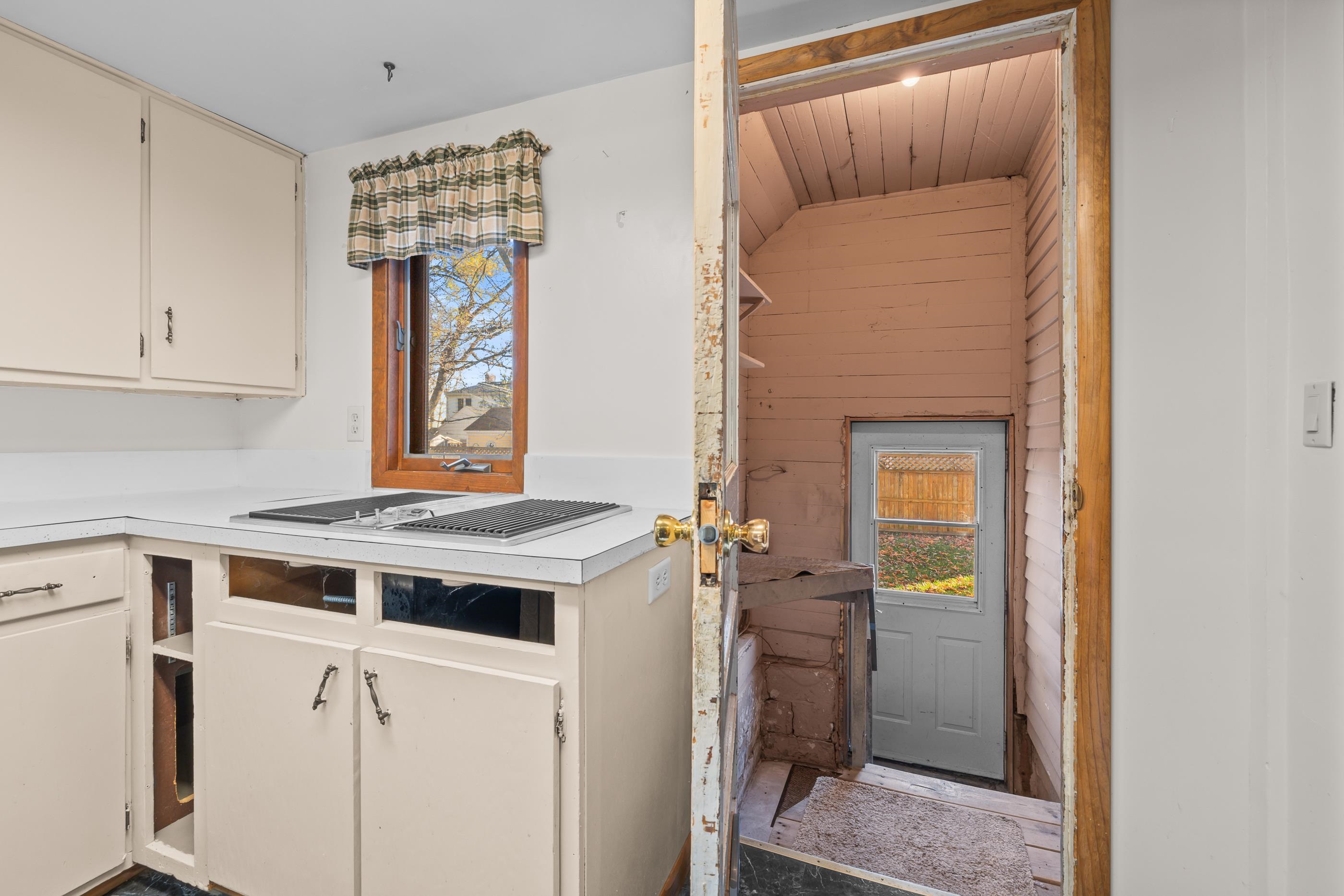 909 Illinois Avenue Property Photo 19