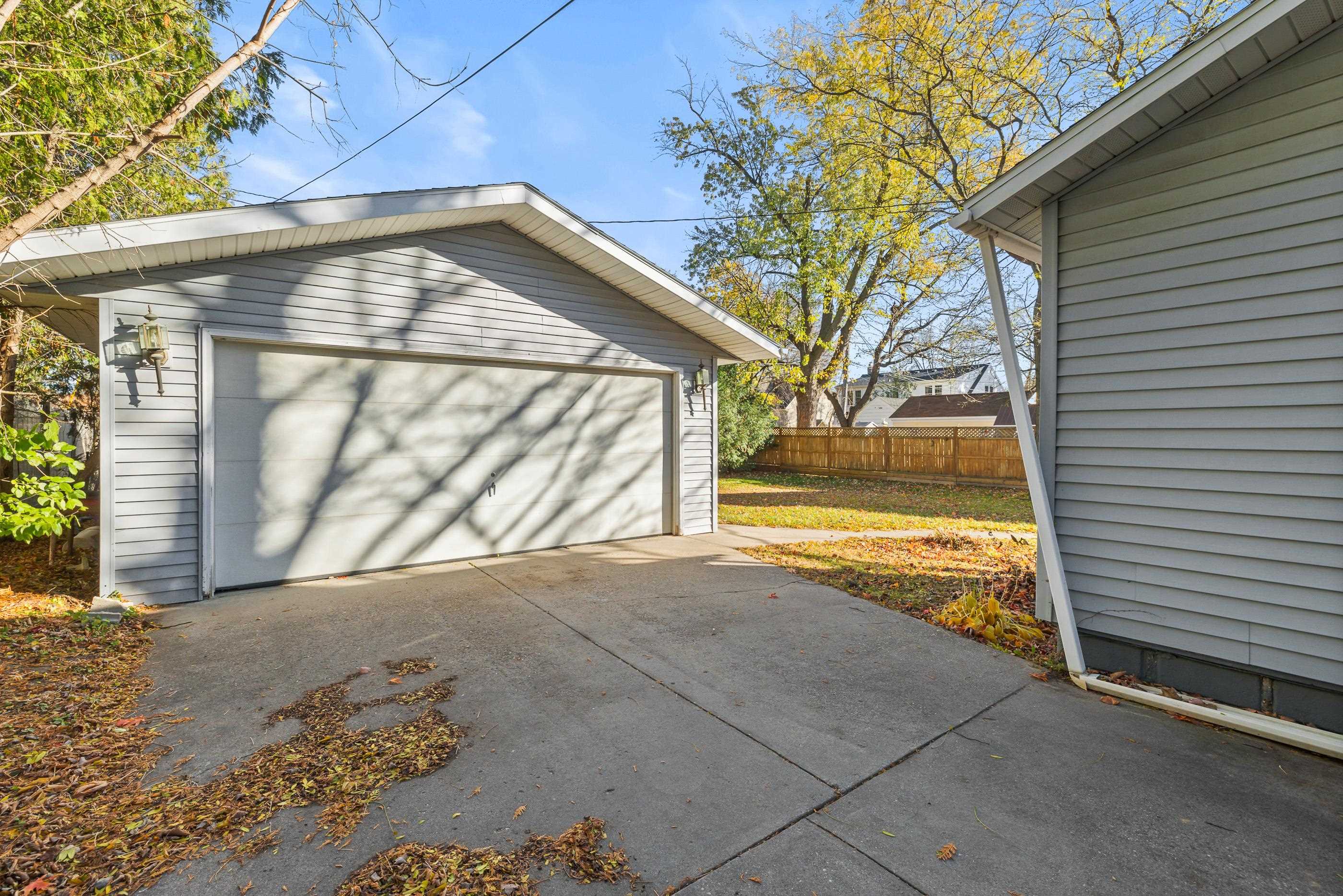 909 Illinois Avenue Property Photo 36