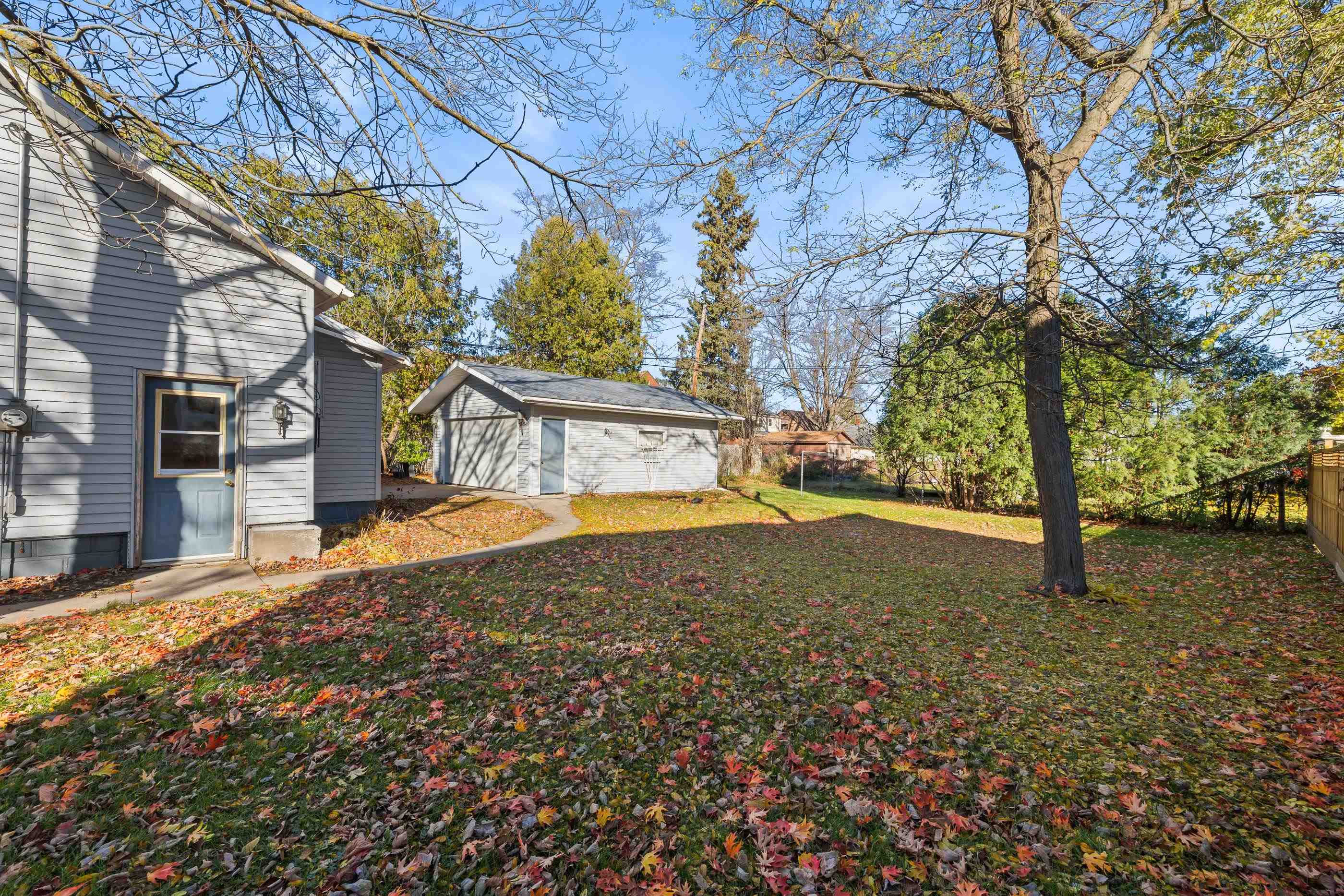 909 Illinois Avenue Property Photo 38