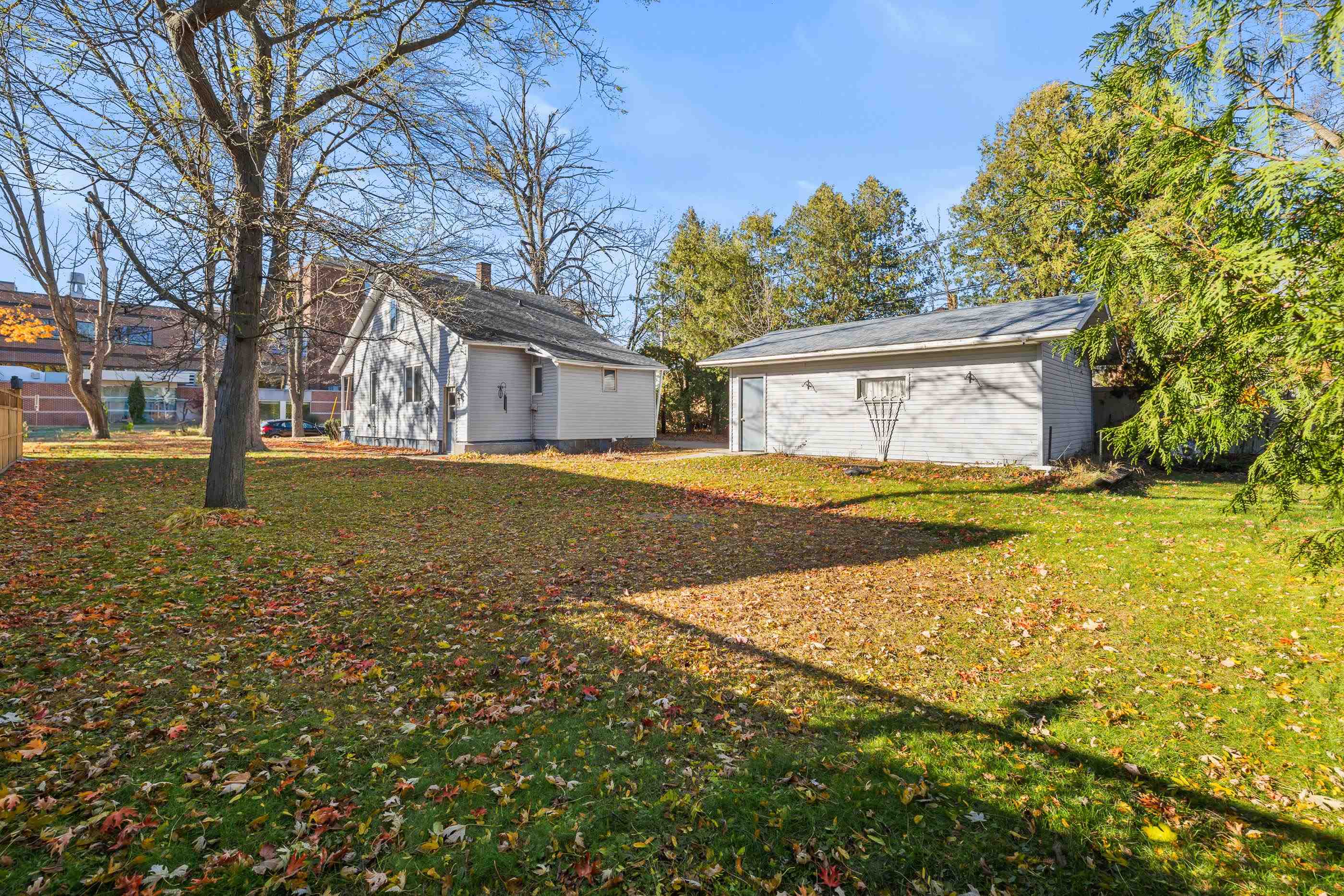 909 Illinois Avenue Property Photo 39