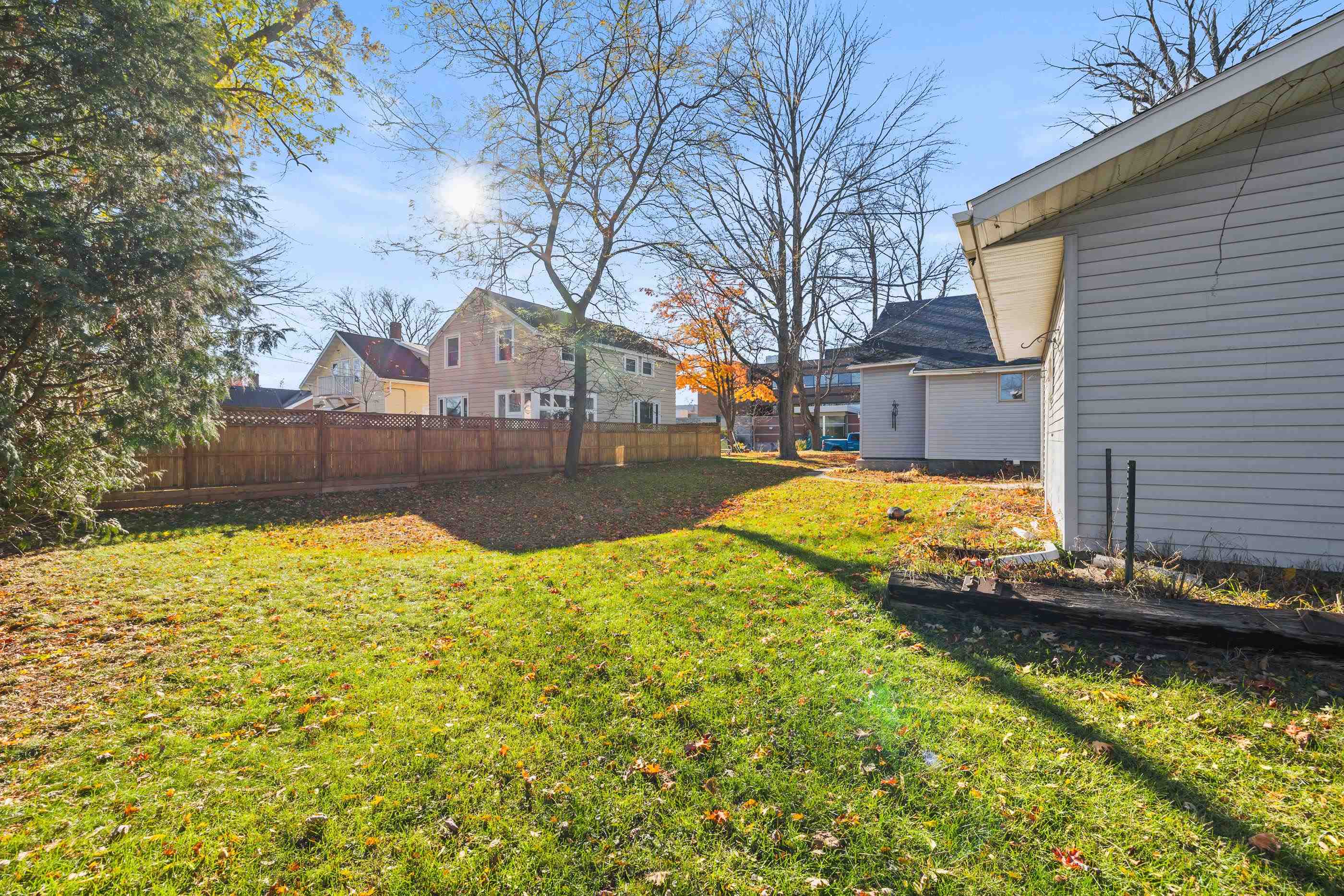 909 Illinois Avenue Property Photo 41