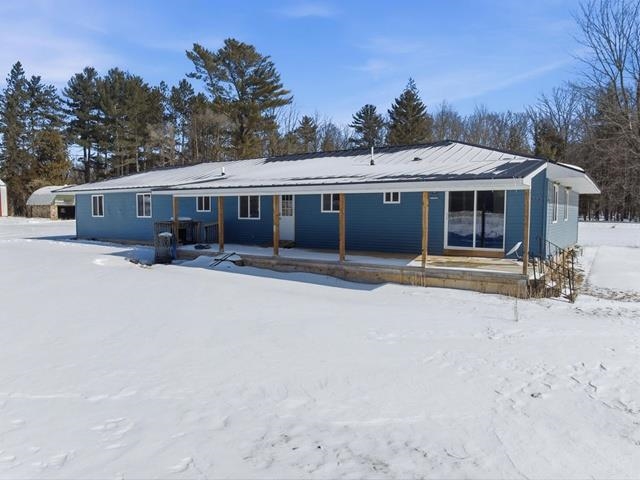 7623 County Road V Property Photo 3