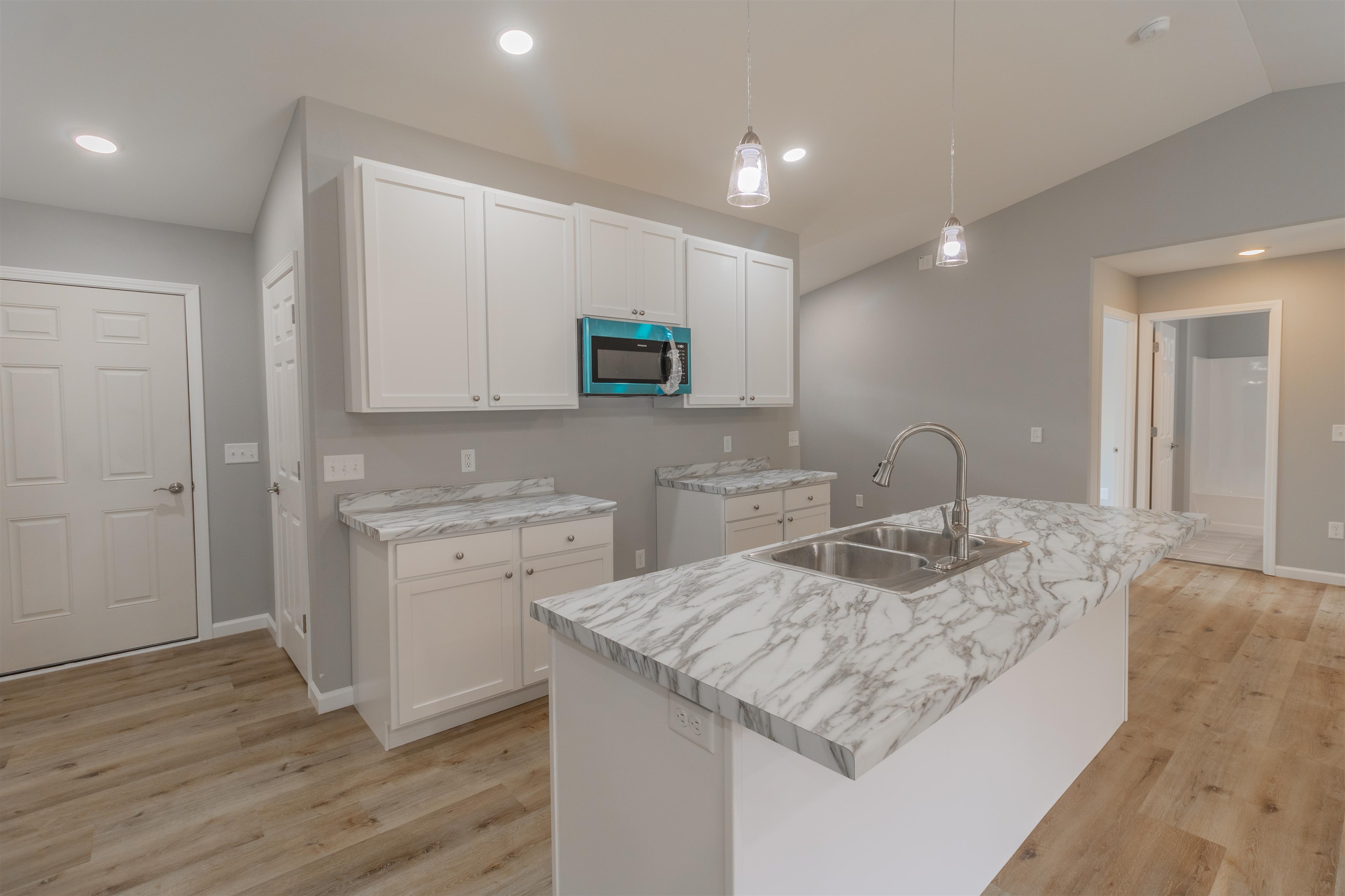 5565 Forest Creek Road Property Photo 9