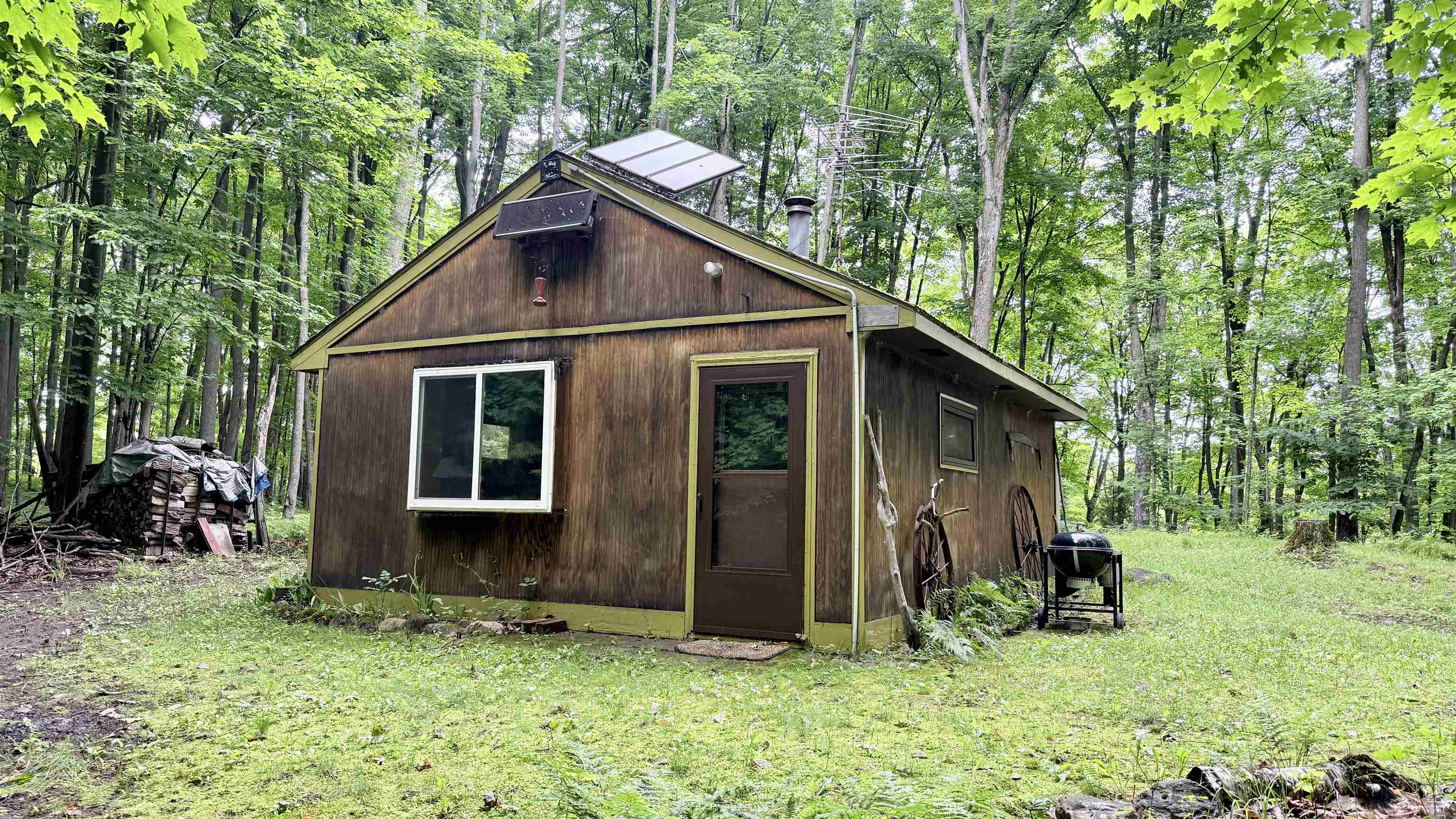 W1438 Country Squire Road Property Photo 1