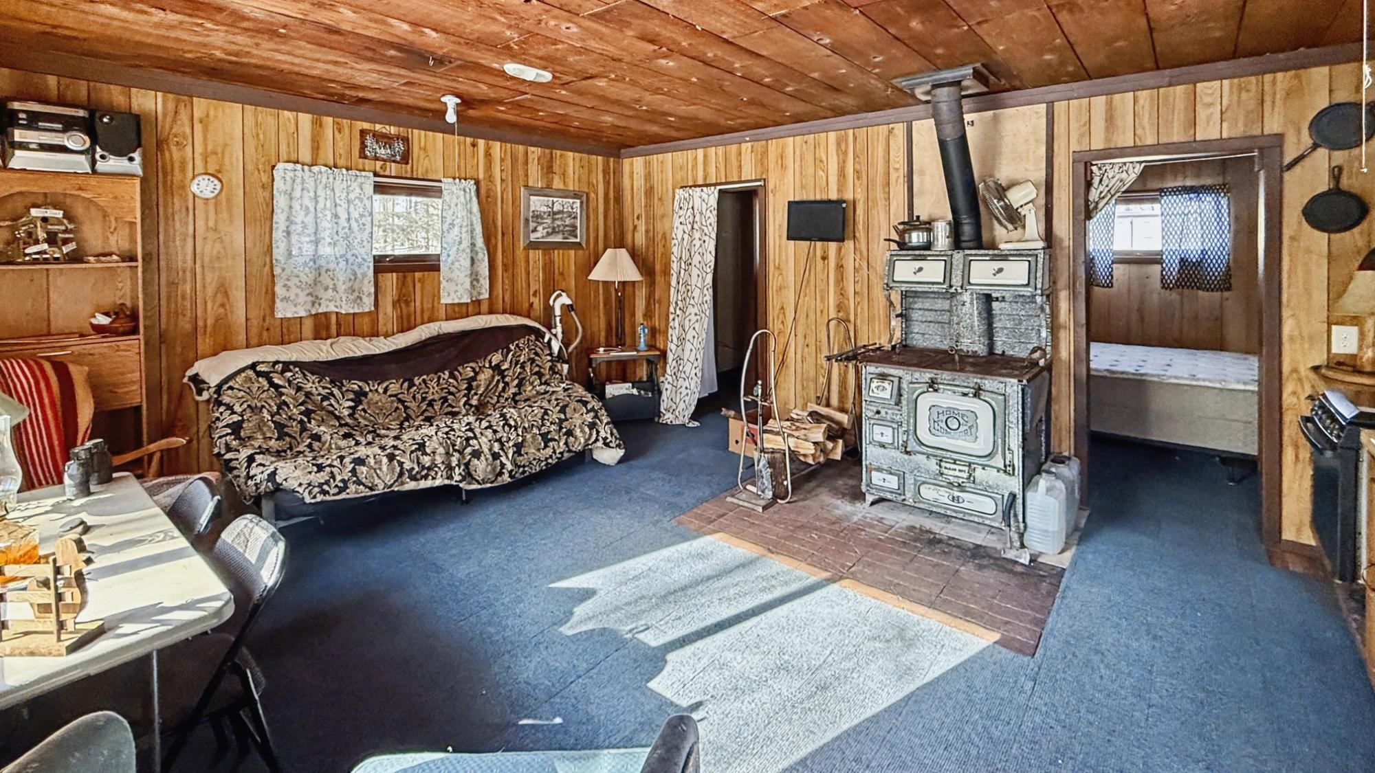 W1438 Country Squire Road Property Photo 3