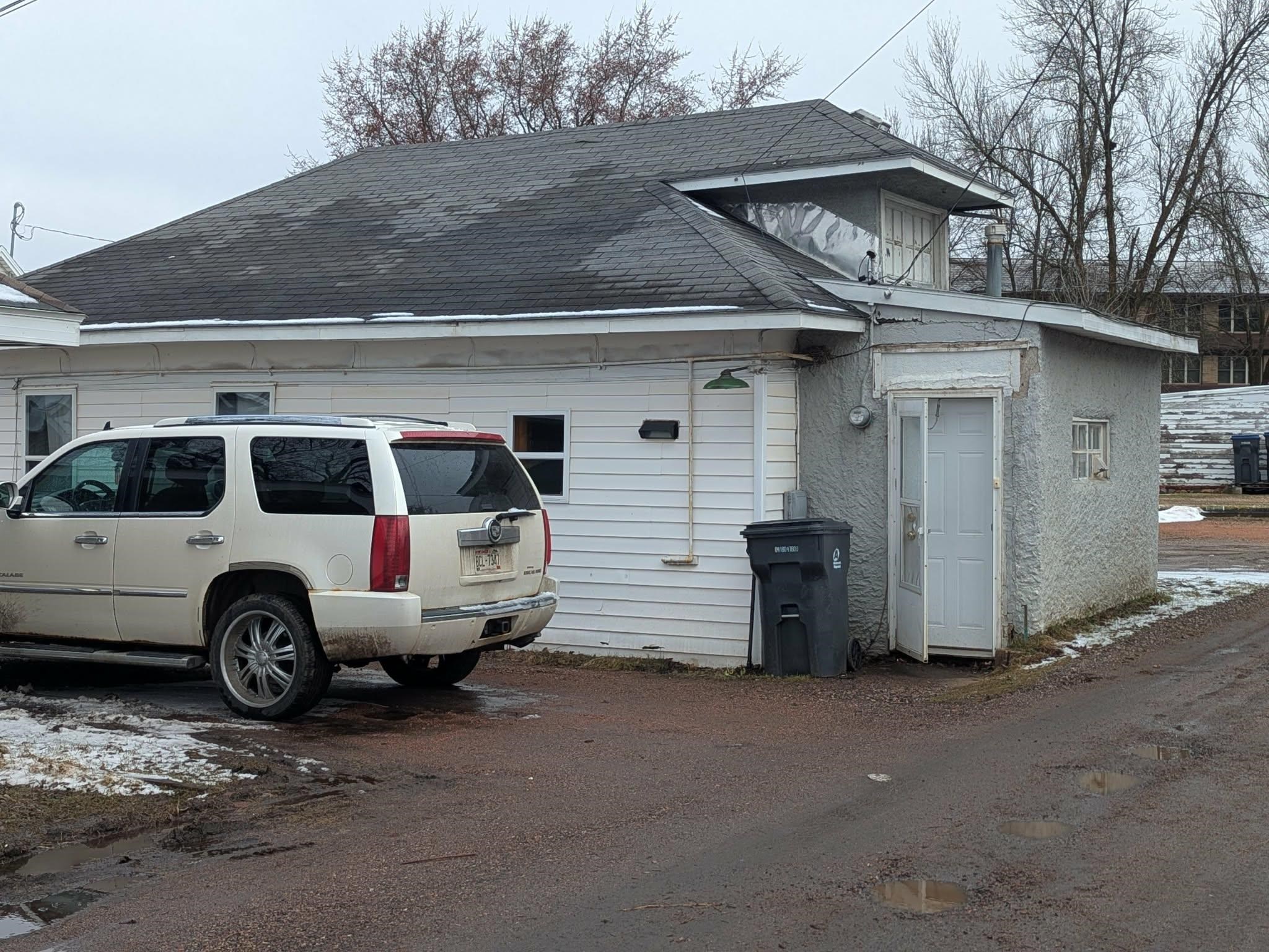 703 S Cedar Avenue Property Photo 3