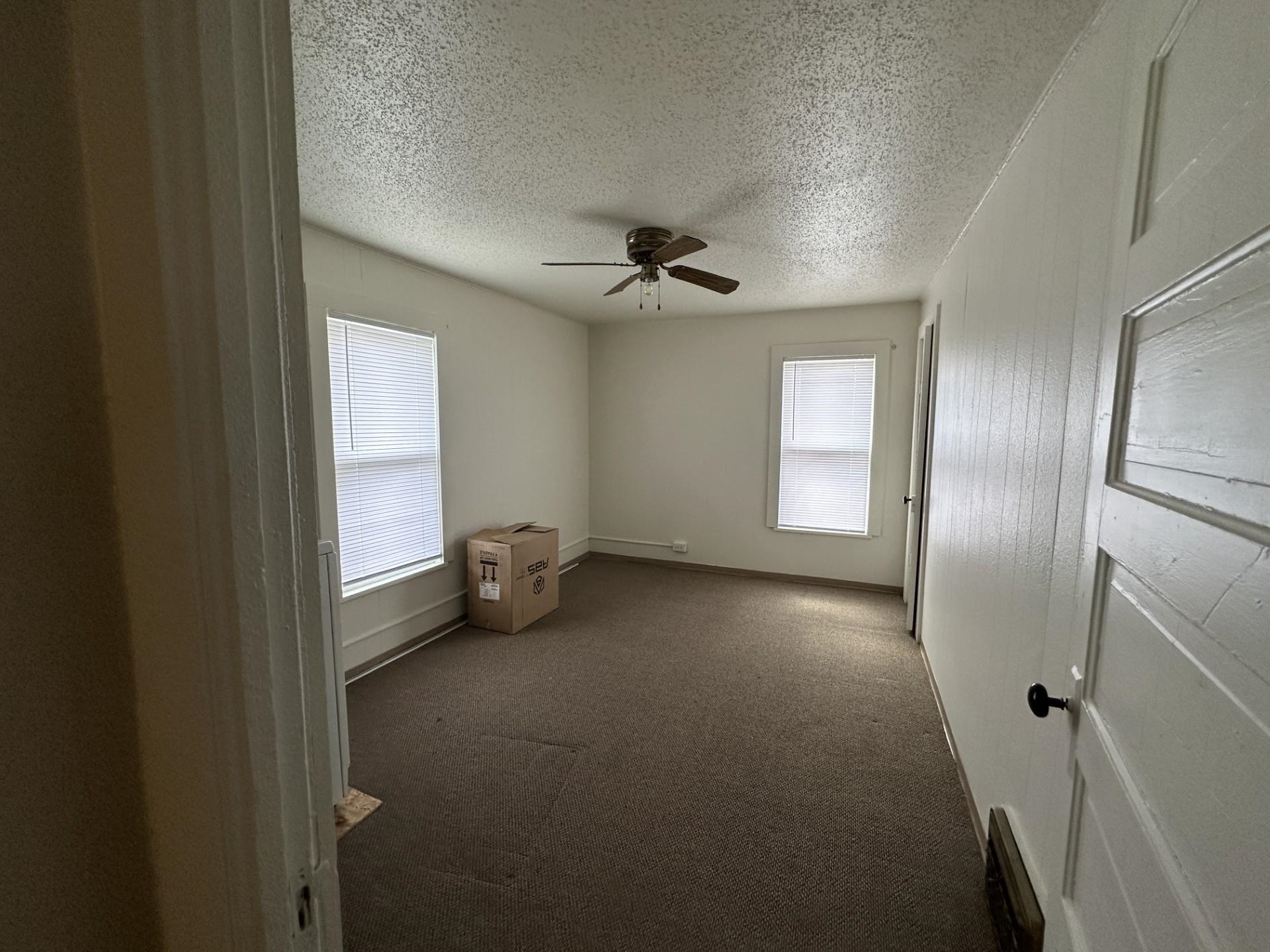 709 E 2nd Street Property Photo 4