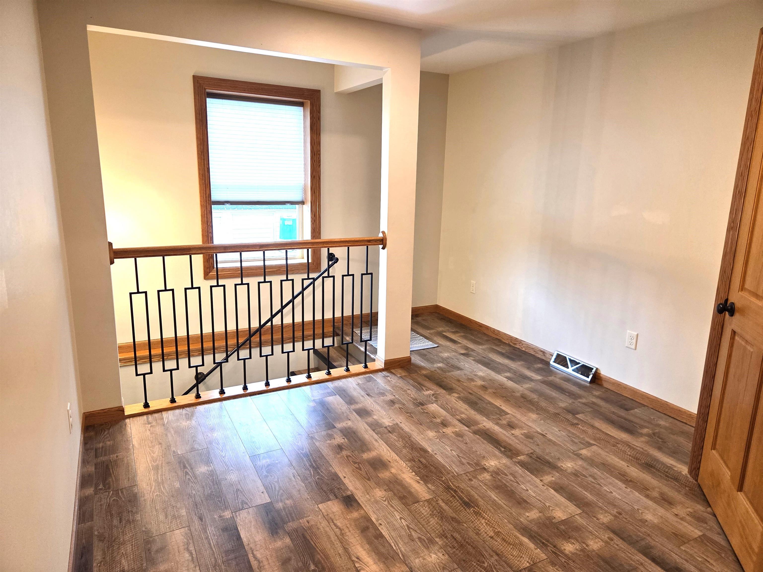 108 E Clark Street Property Photo 6
