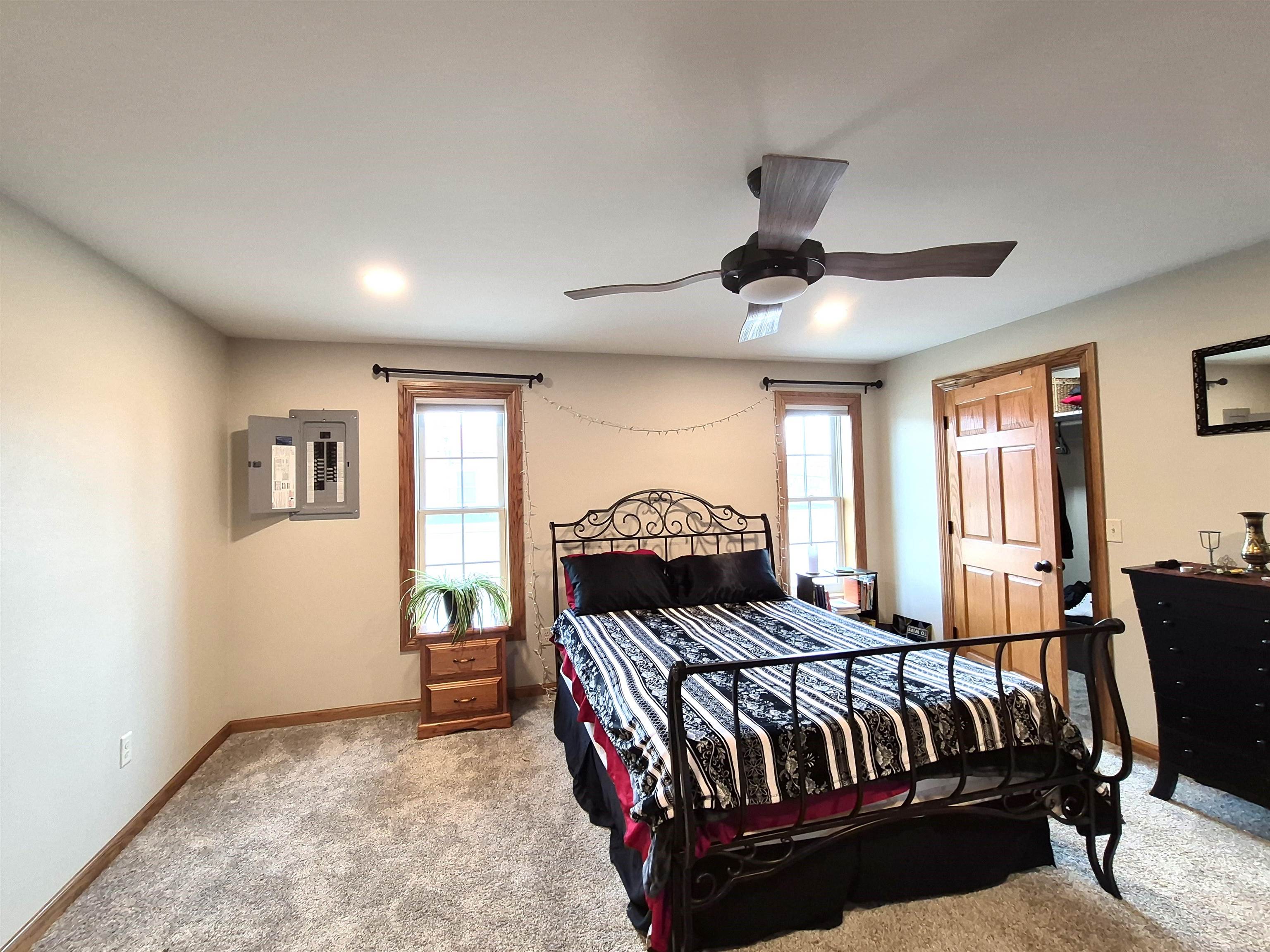 108 E Clark Street Property Photo 7