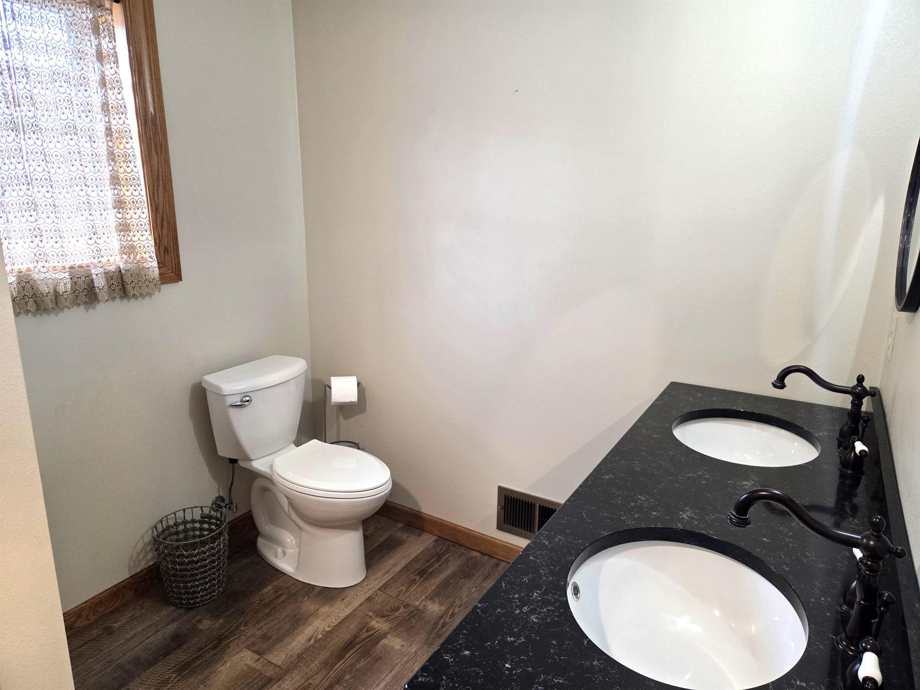 108 E Clark Street Property Photo 9