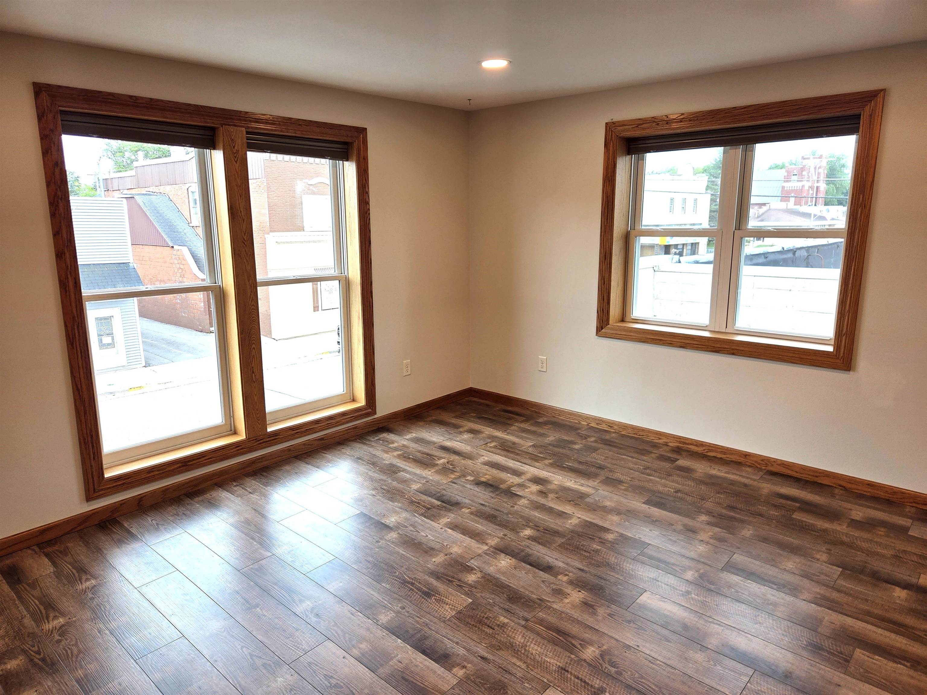 108 E Clark Street Property Photo 21
