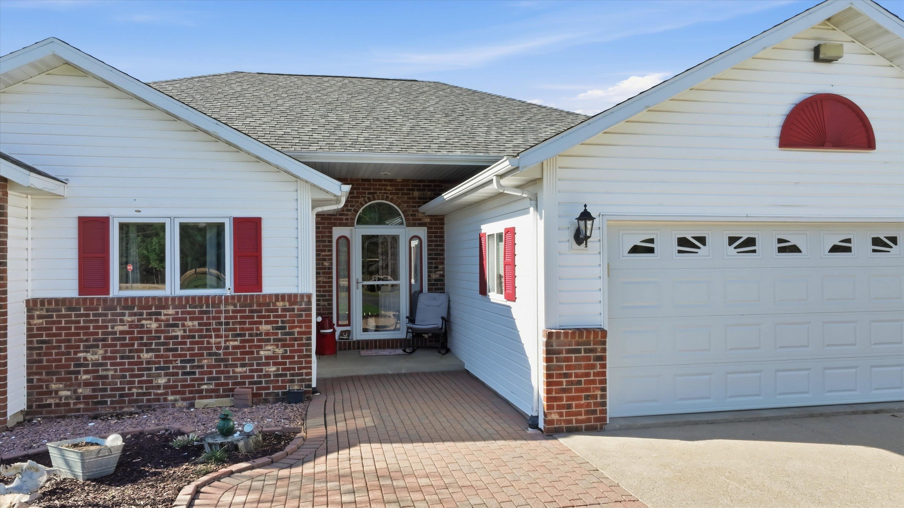 11712 Eisenhower Drive Property Photo 3