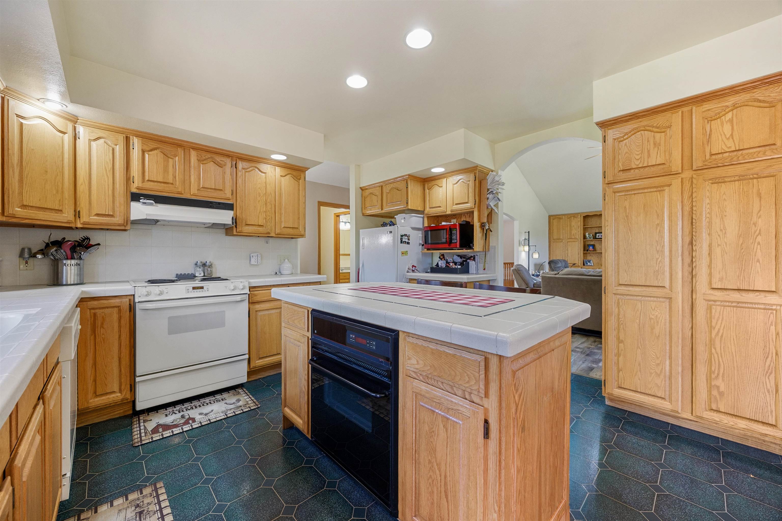 11712 Eisenhower Drive Property Photo 9