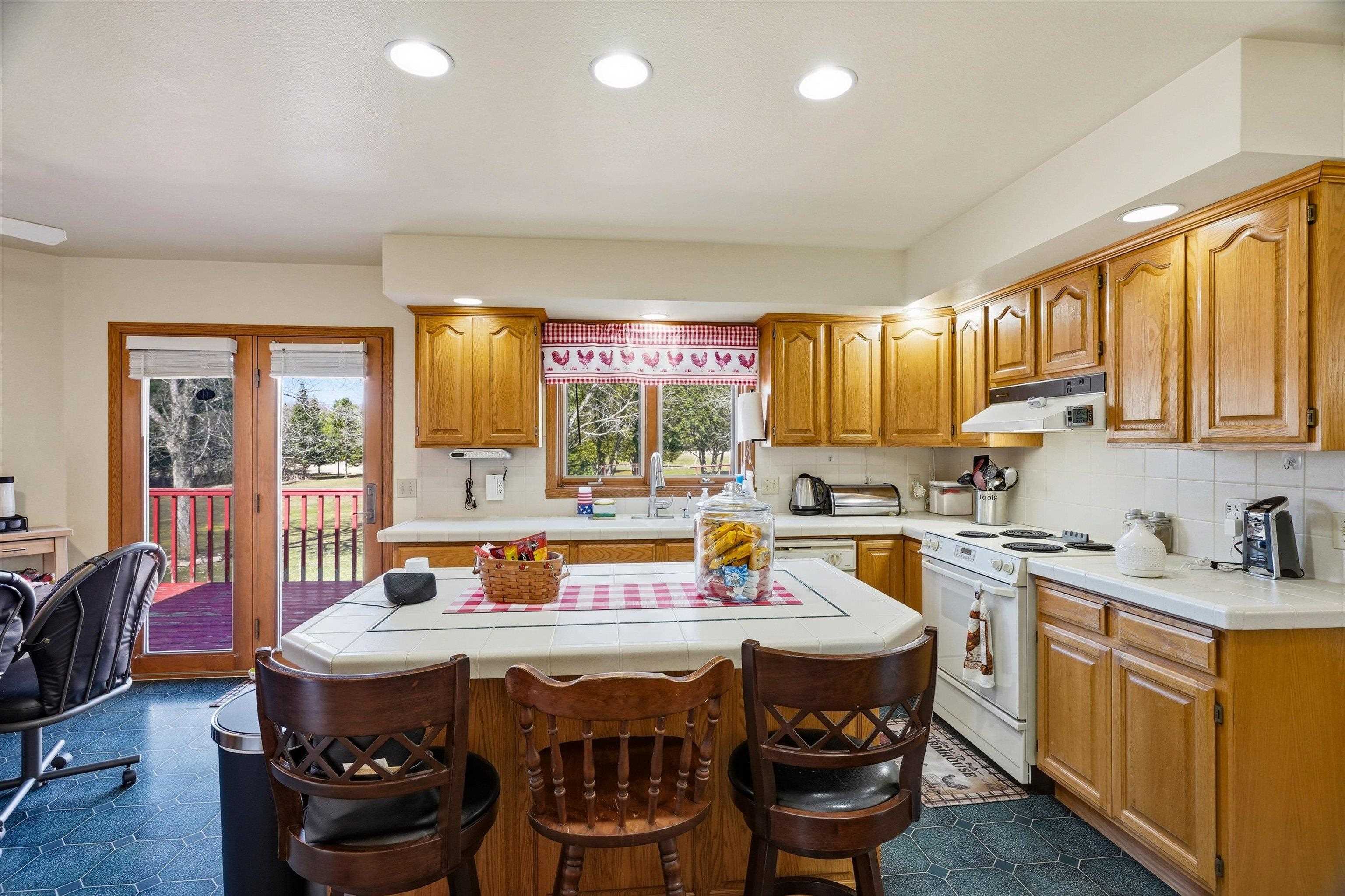 11712 Eisenhower Drive Property Photo 10