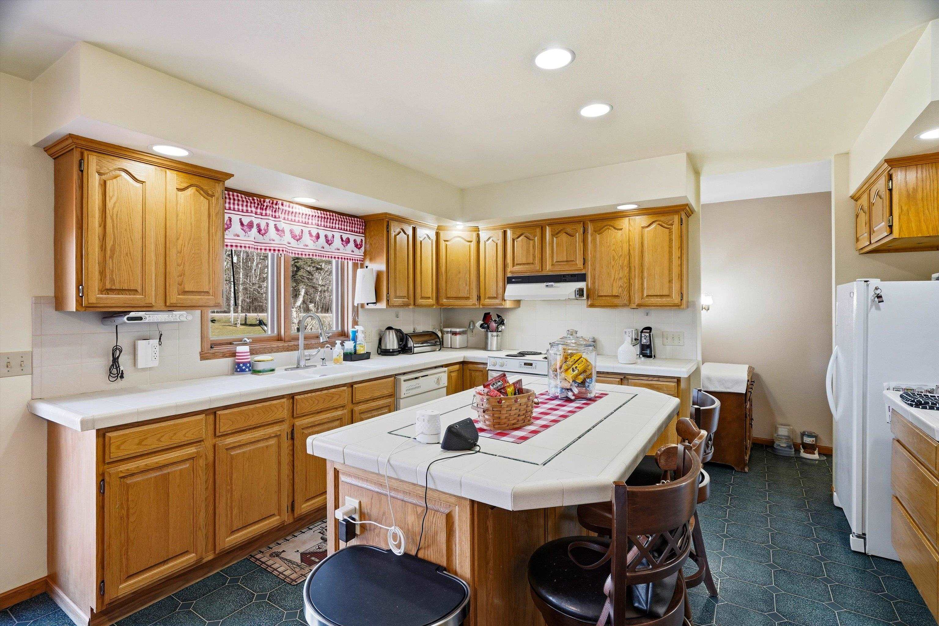 11712 Eisenhower Drive Property Photo 12
