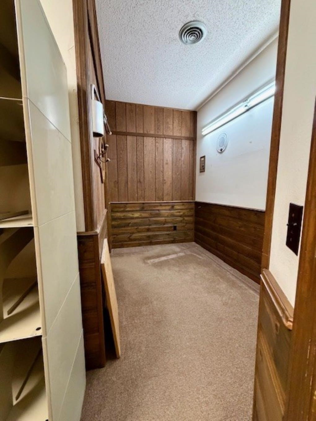 320 Ross Avenue Property Photo 4