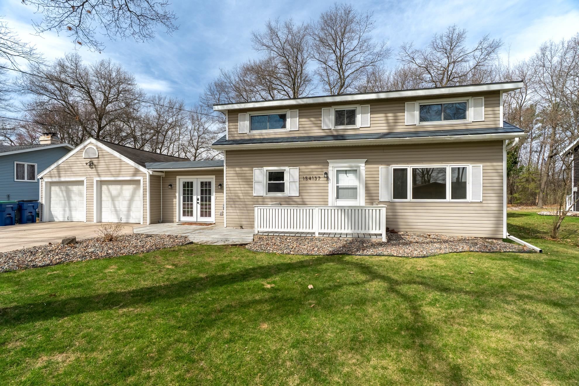 154137 Paramount Drive Property Photo 3