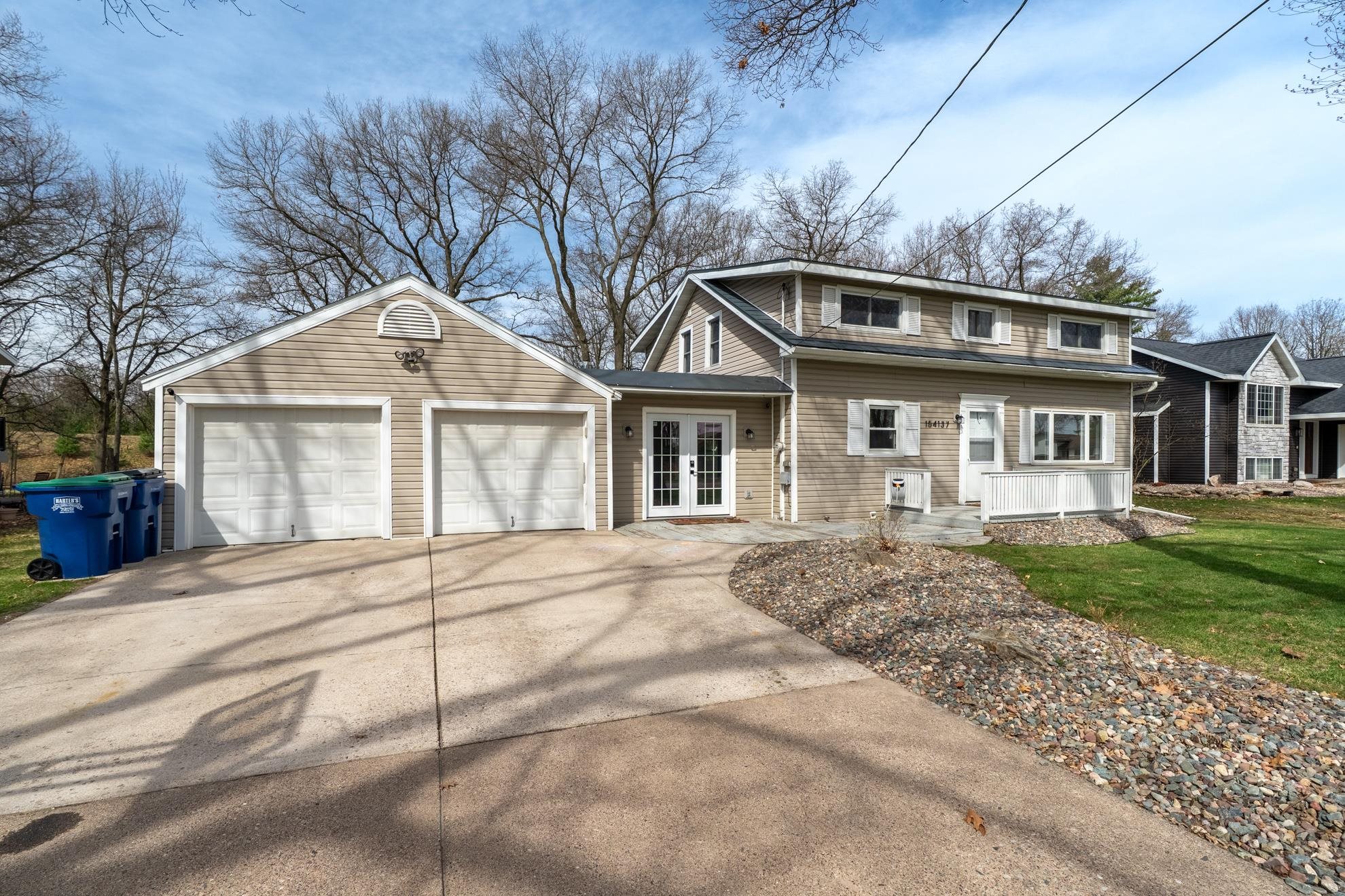 154137 Paramount Drive Property Photo 5