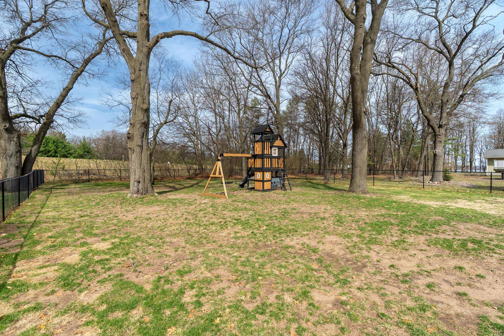 154137 Paramount Drive Property Photo 6