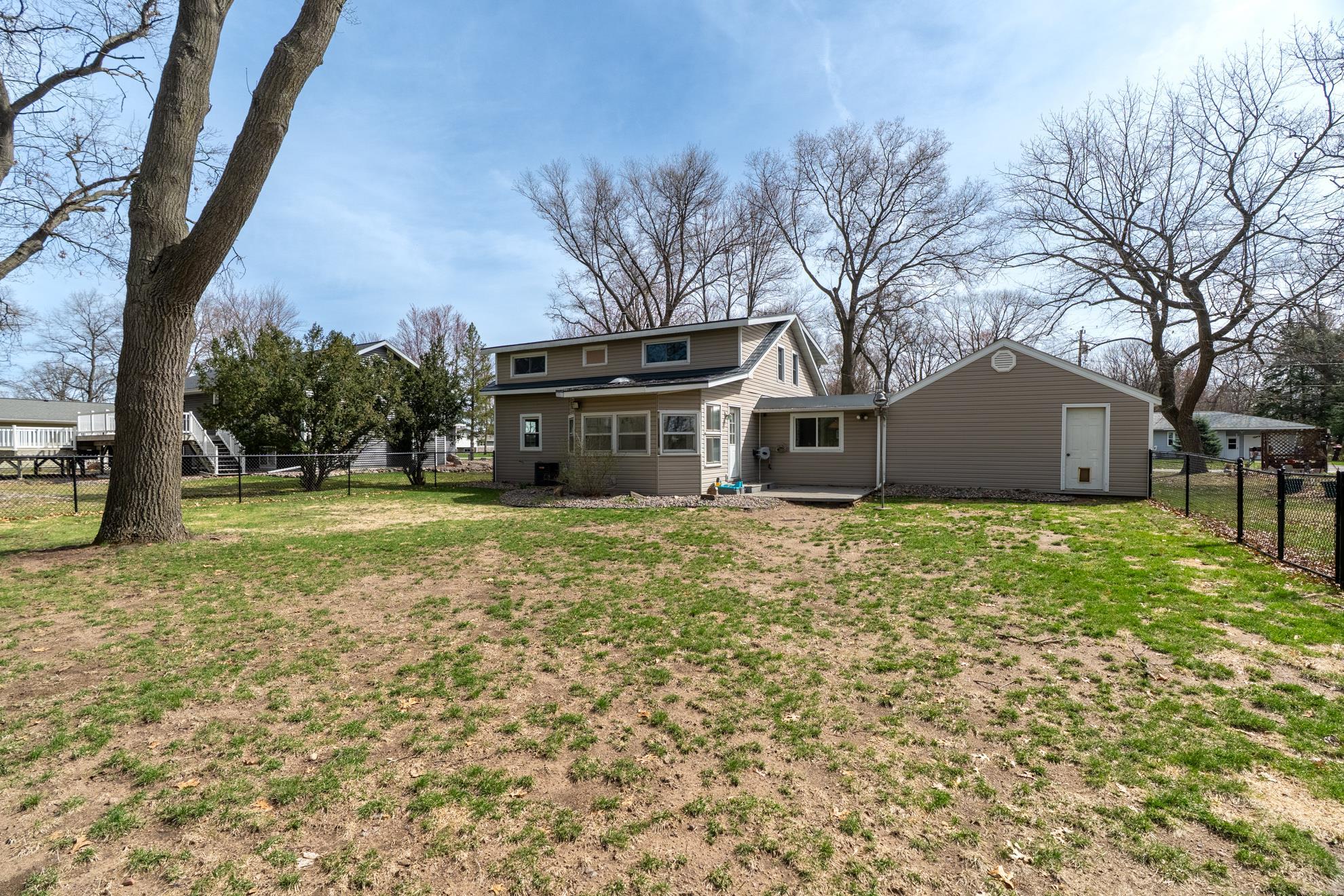 154137 Paramount Drive Property Photo 7