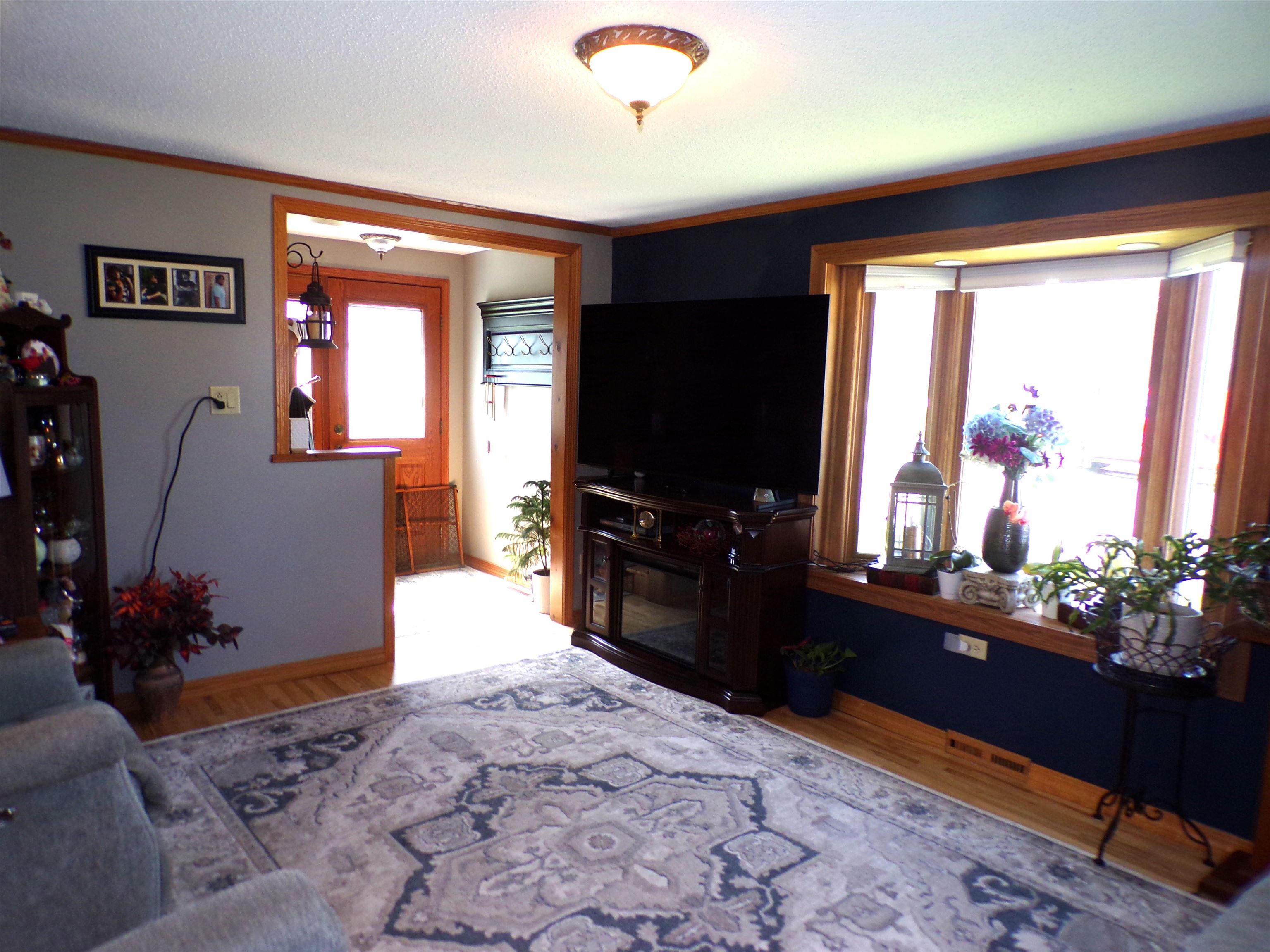 118 N Crocker Avenue Property Photo 14